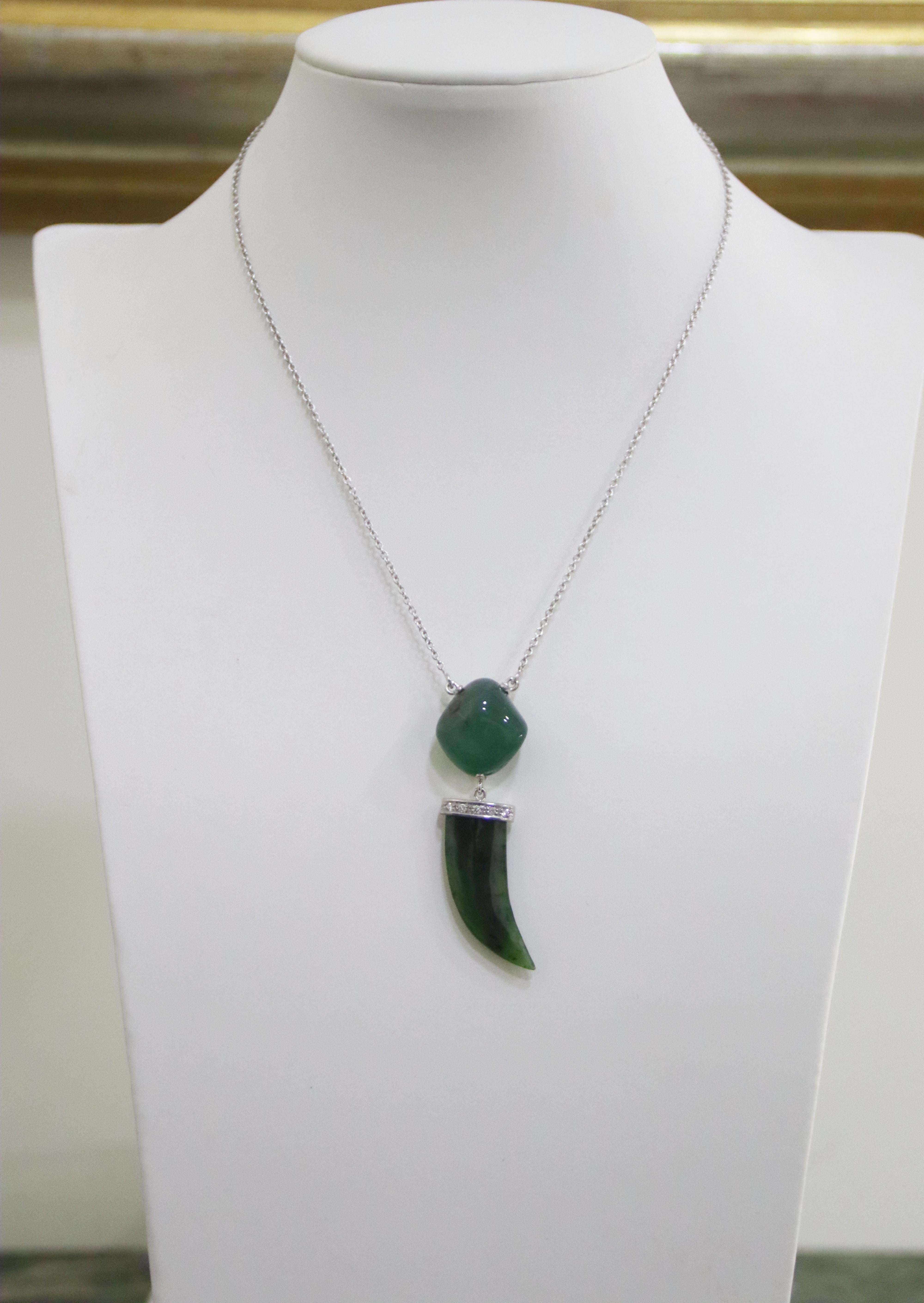 Diamonds Jade Horn 18 Karat White Gold Pendant Necklace In New Condition For Sale In Marcianise, IT