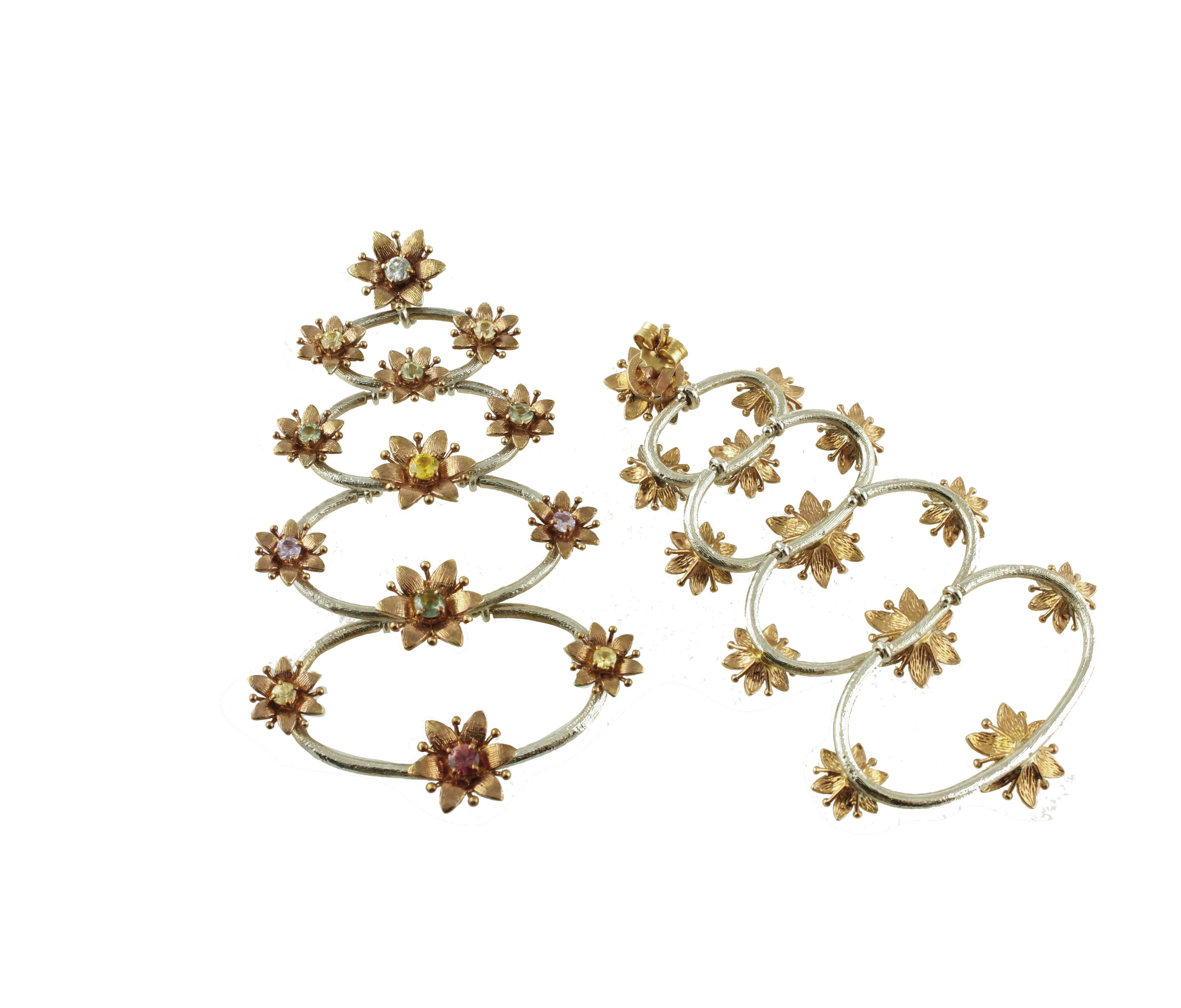 Diamanten, mehrfarbige Saphire, Rosen- und Weißgold-Ohrringe mit Blumenthemen, Diamanten (Retro) im Angebot