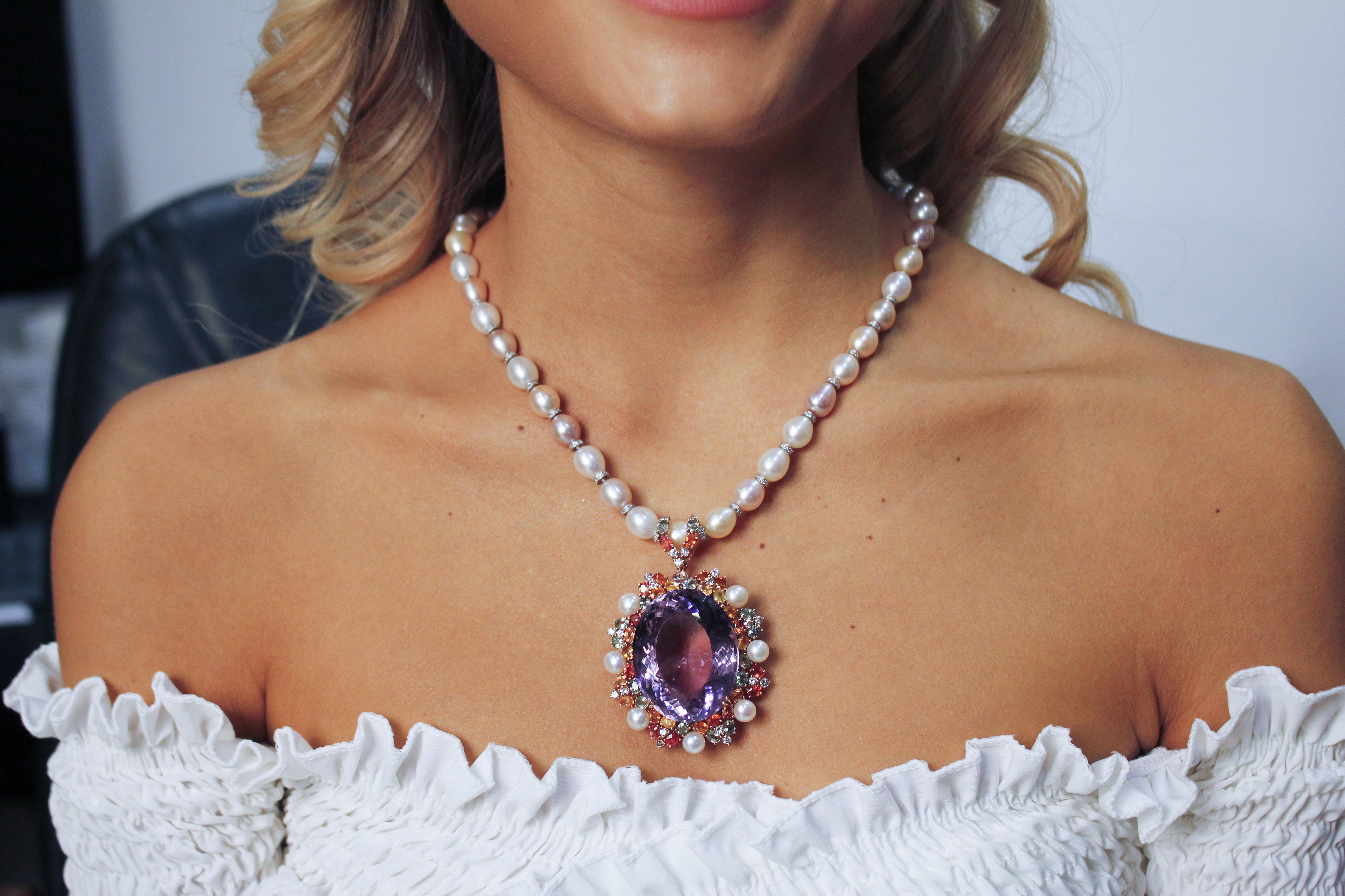 Halskette mit Diamanten, mehrfarbigen Saphiren, Amethysten und weißen, hellrosa Perlen im Zustand „Gut“ im Angebot in Marcianise, Marcianise (CE)