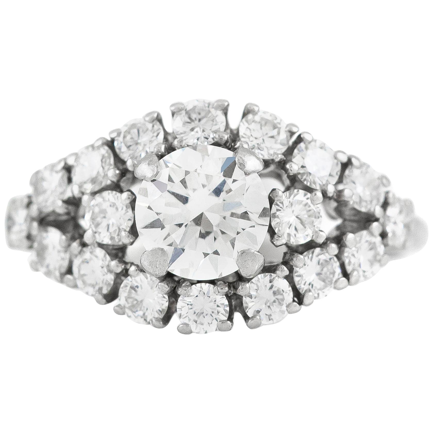 Verlobungsring mit Diamanten auf Platin in Marquise-Fassung