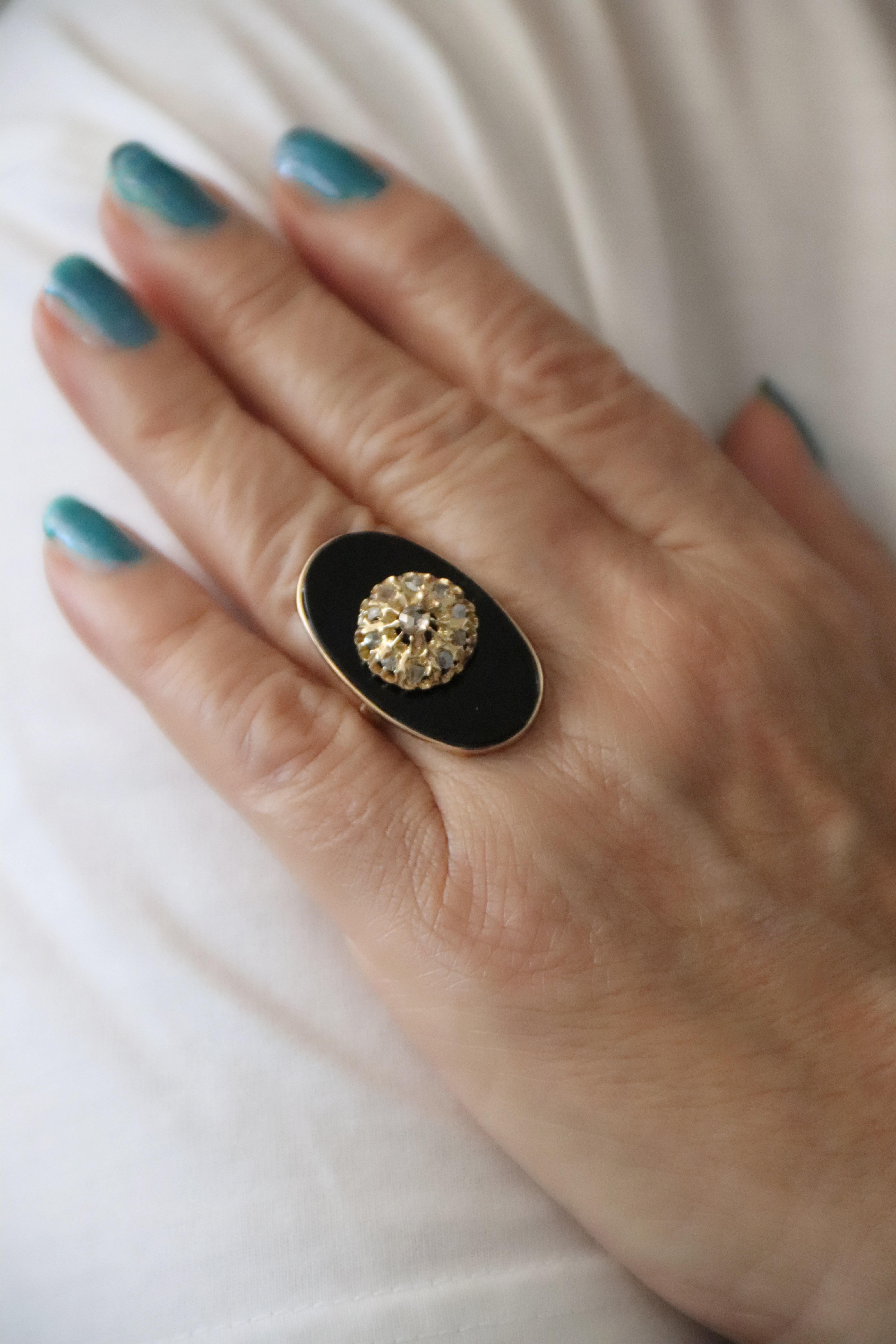 Women's Diamonds Onyx 14 Karat Yellow Gold Cocktail Ring For Sale