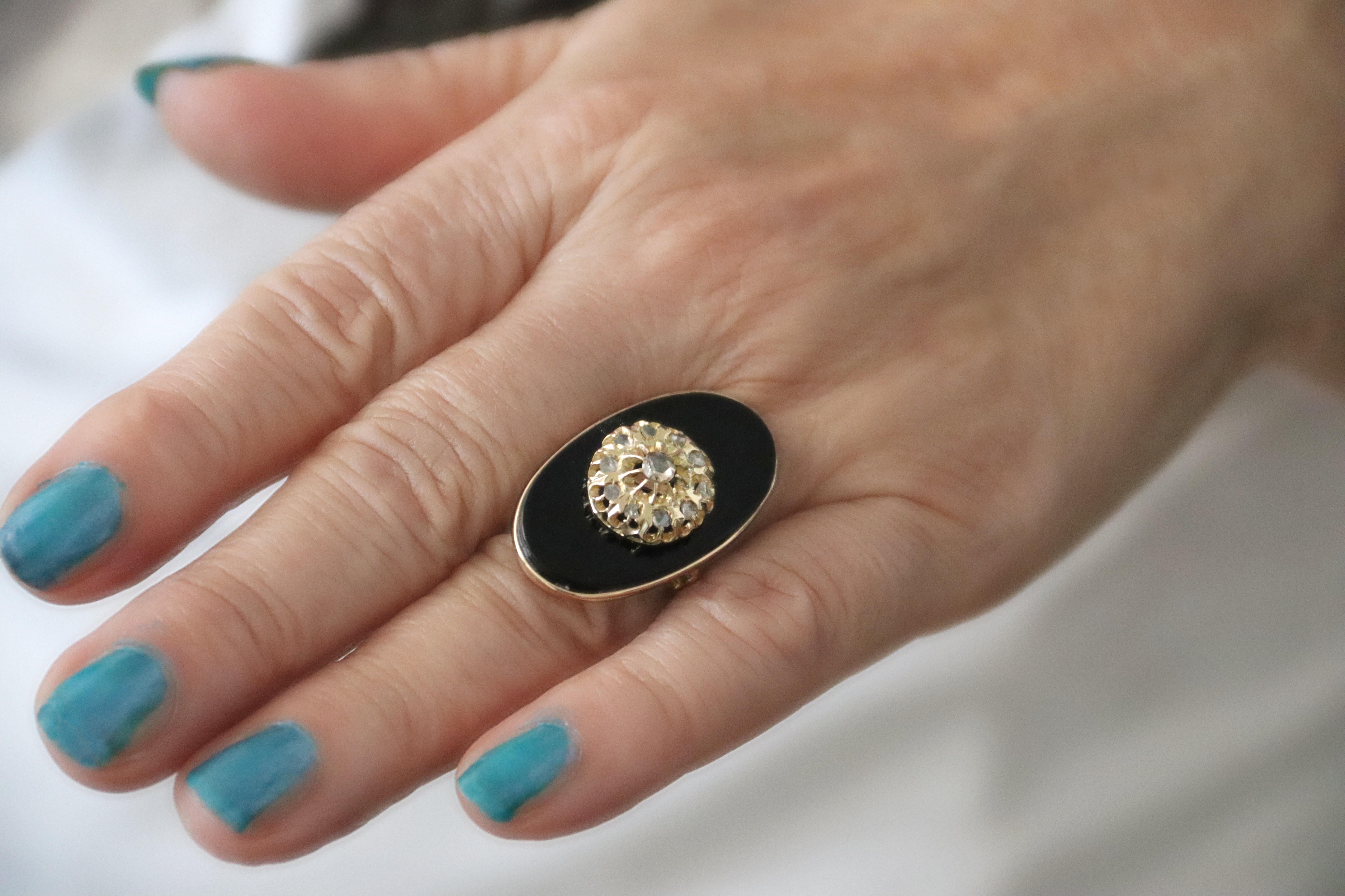 Diamonds Onyx 14 Karat Yellow Gold Cocktail Ring For Sale 1