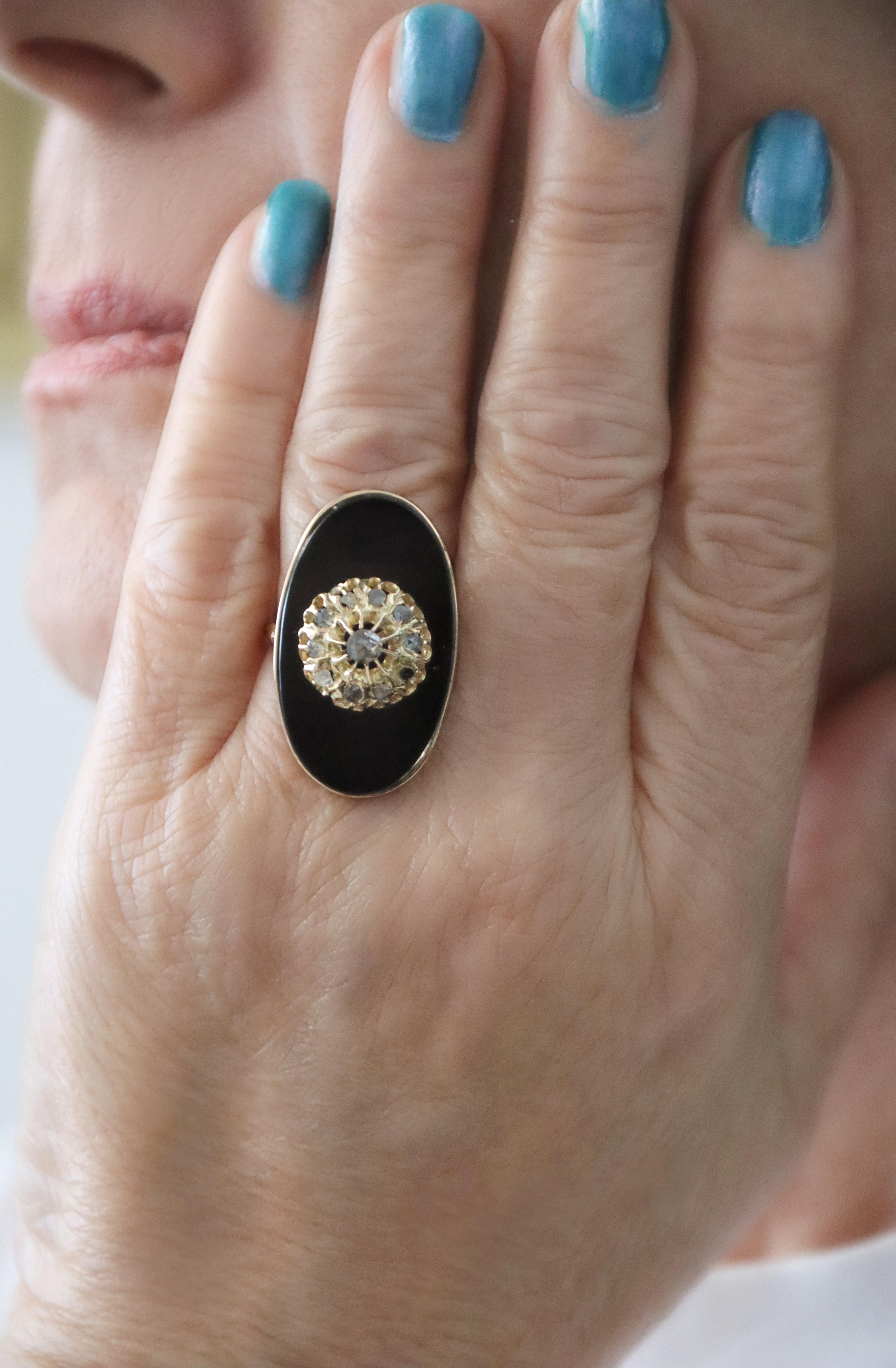 Diamonds Onyx 14 Karat Yellow Gold Cocktail Ring For Sale 2