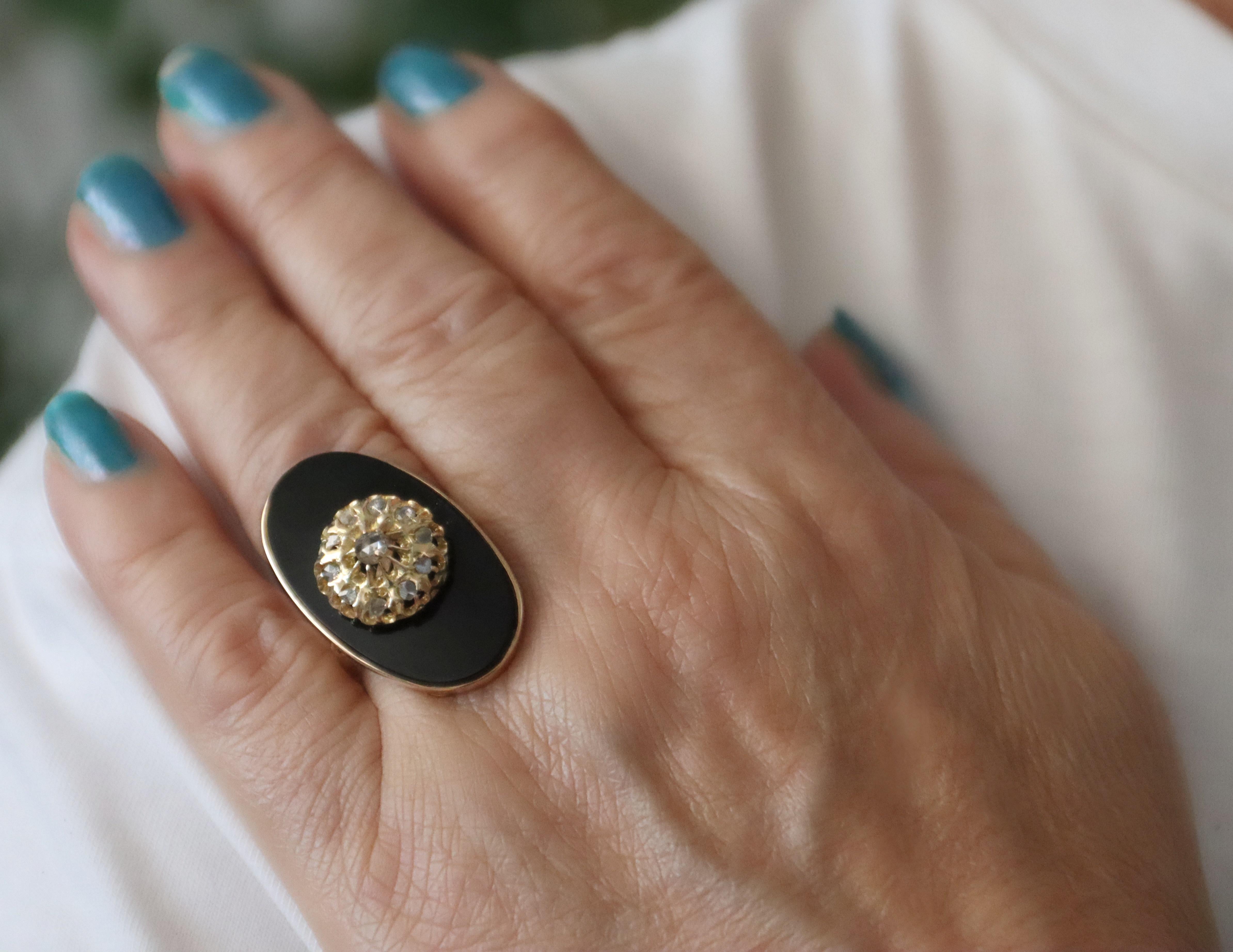 Diamonds Onyx 14 Karat Yellow Gold Cocktail Ring For Sale 3