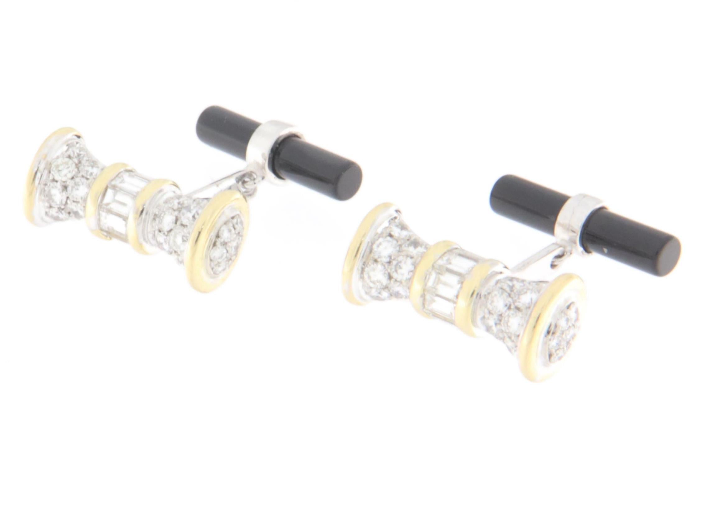 Artigiano Gemelli con diamanti e onice in oro bianco e giallo 18 carati in vendita