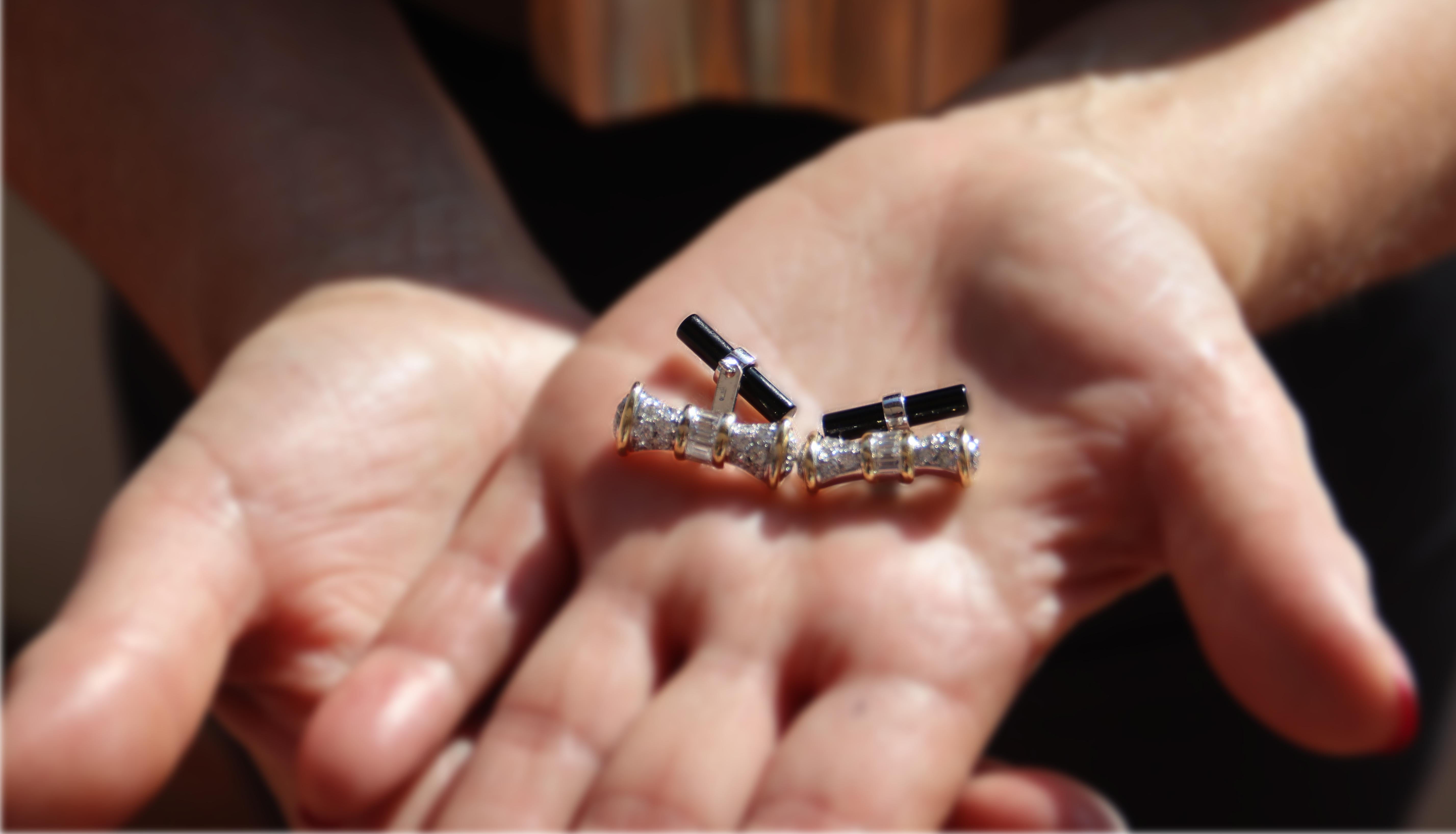 Gemelli con diamanti e onice in oro bianco e giallo 18 carati in vendita 1