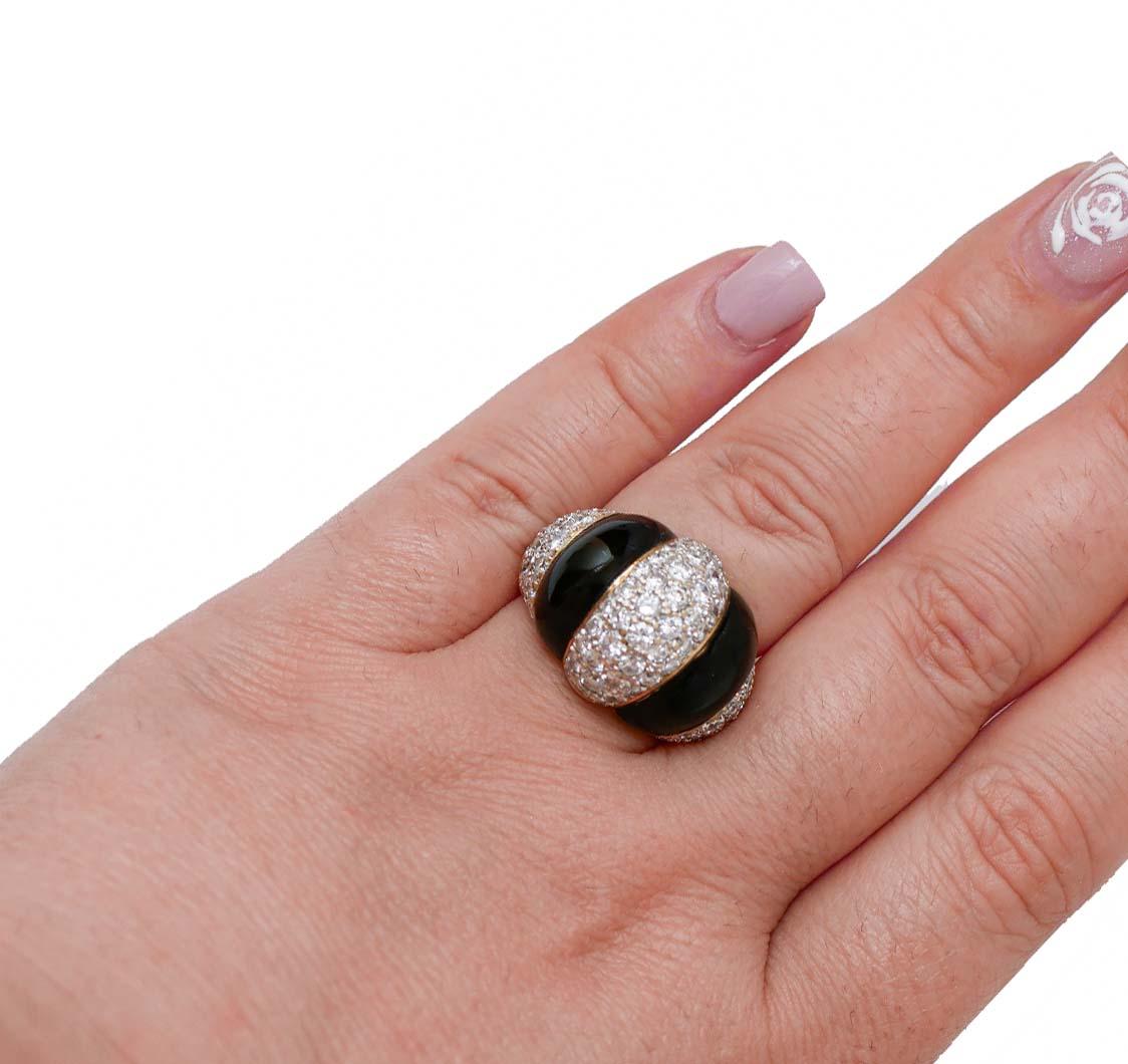 Rétro Diamants, onyx, bague en or jaune 18 carats. en vente