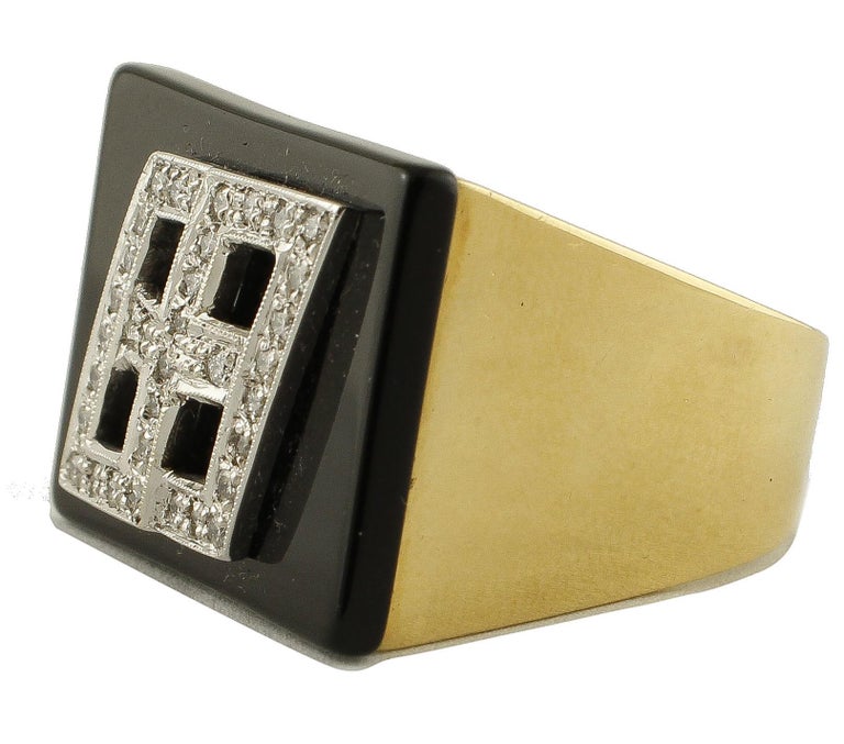 Diamonds, Onyx, 18 Karat White and Yellow Gold Ring For Sale at 1stDibs