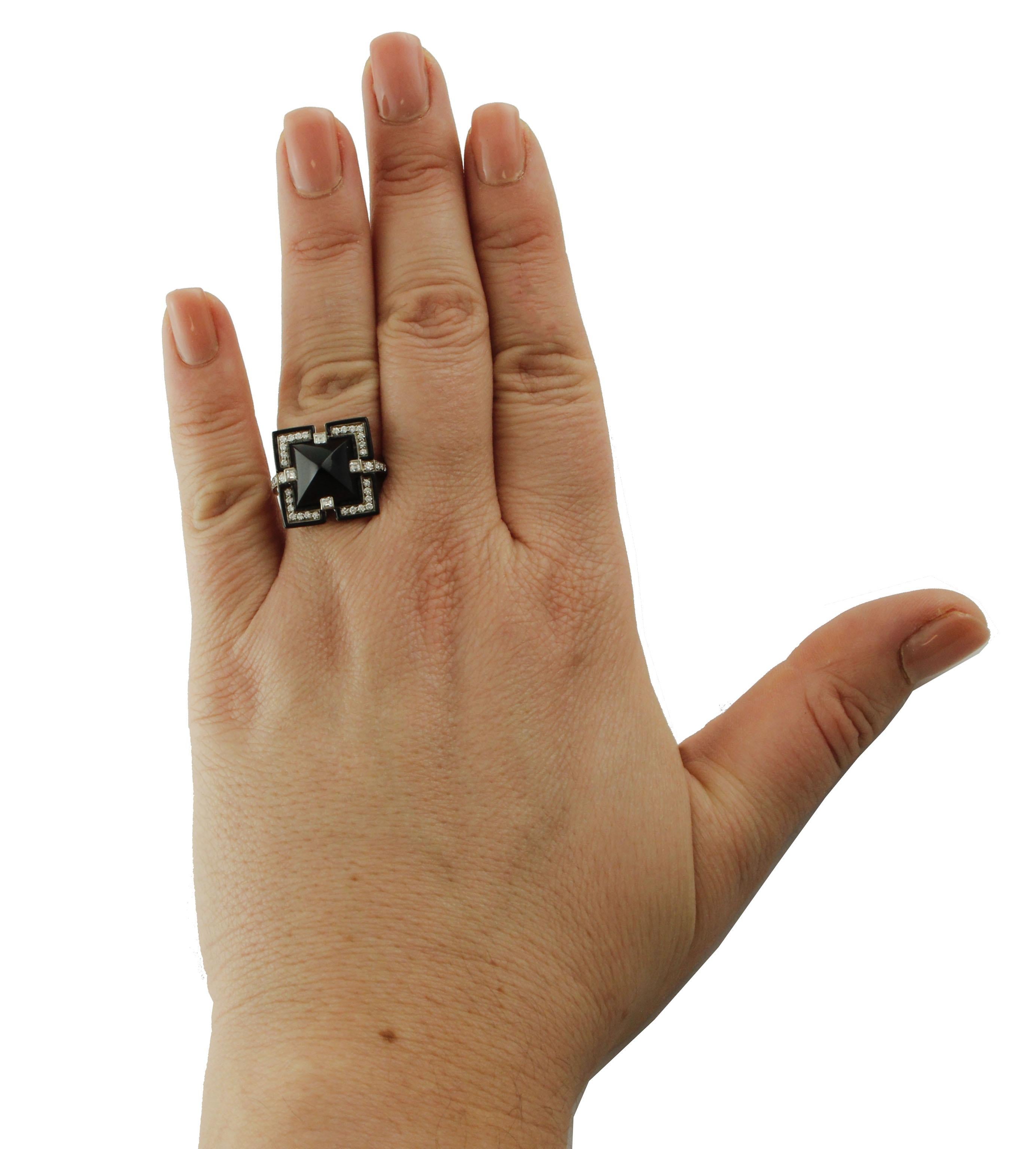 Diamonds Onyx 18 Karat White Gold Fashion Design Ring In Excellent Condition In Marcianise, Marcianise (CE)