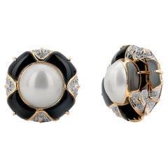 Diamonds Onyx and Mobe' Pearl Round Omega Clip Yellow Gold Earrings