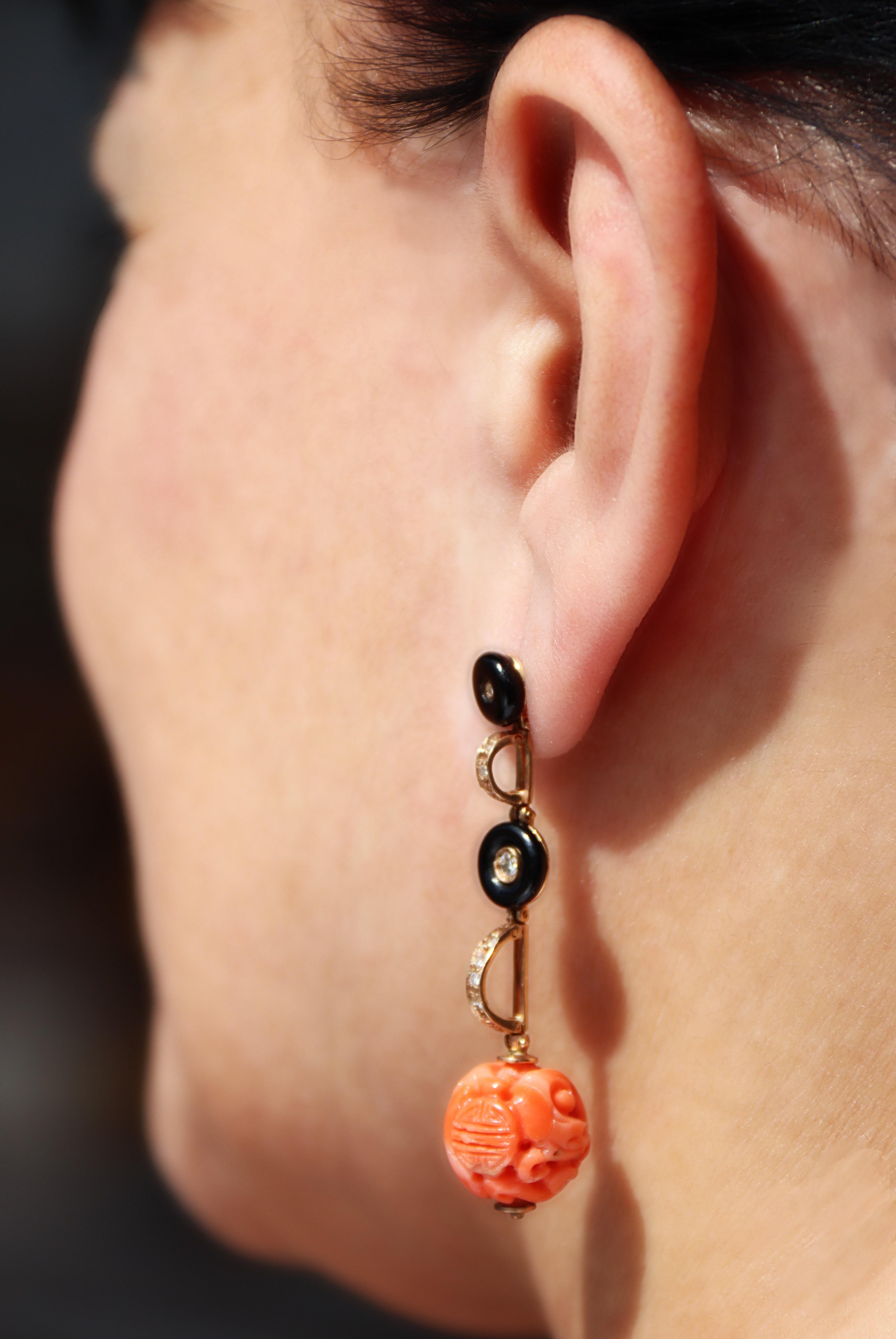 Diamanten Onyx Koralle 14 Kt Gelbgold Tropfenohrringe im Angebot 3