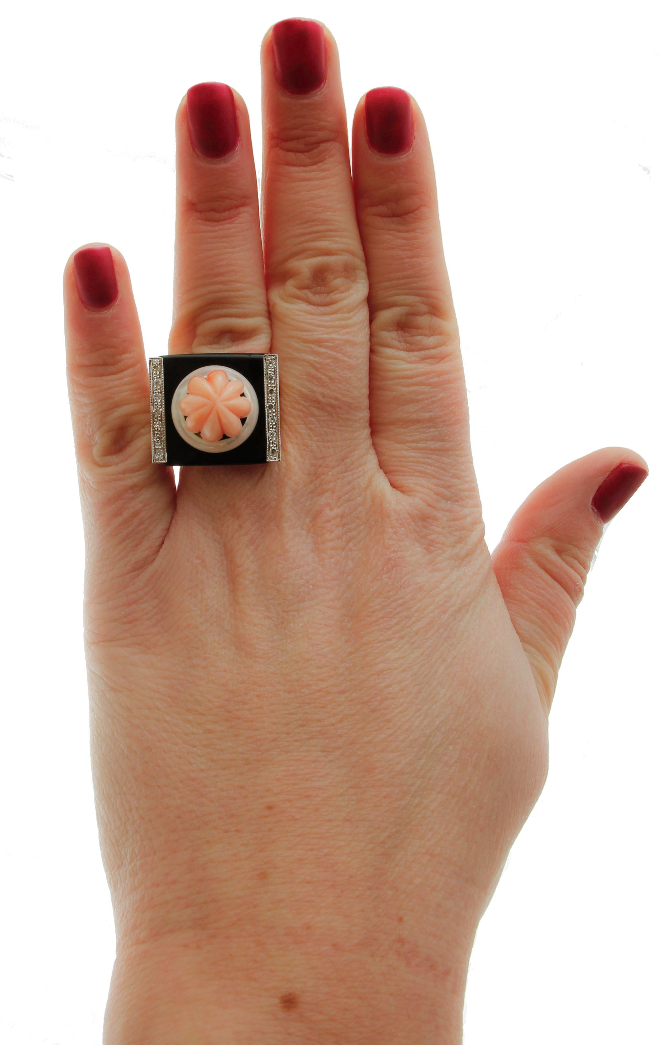 Diamonds, Onyx, White Stone, Carved Coral, Rose Gold Fashion Ring In Good Condition For Sale In Marcianise, Marcianise (CE)