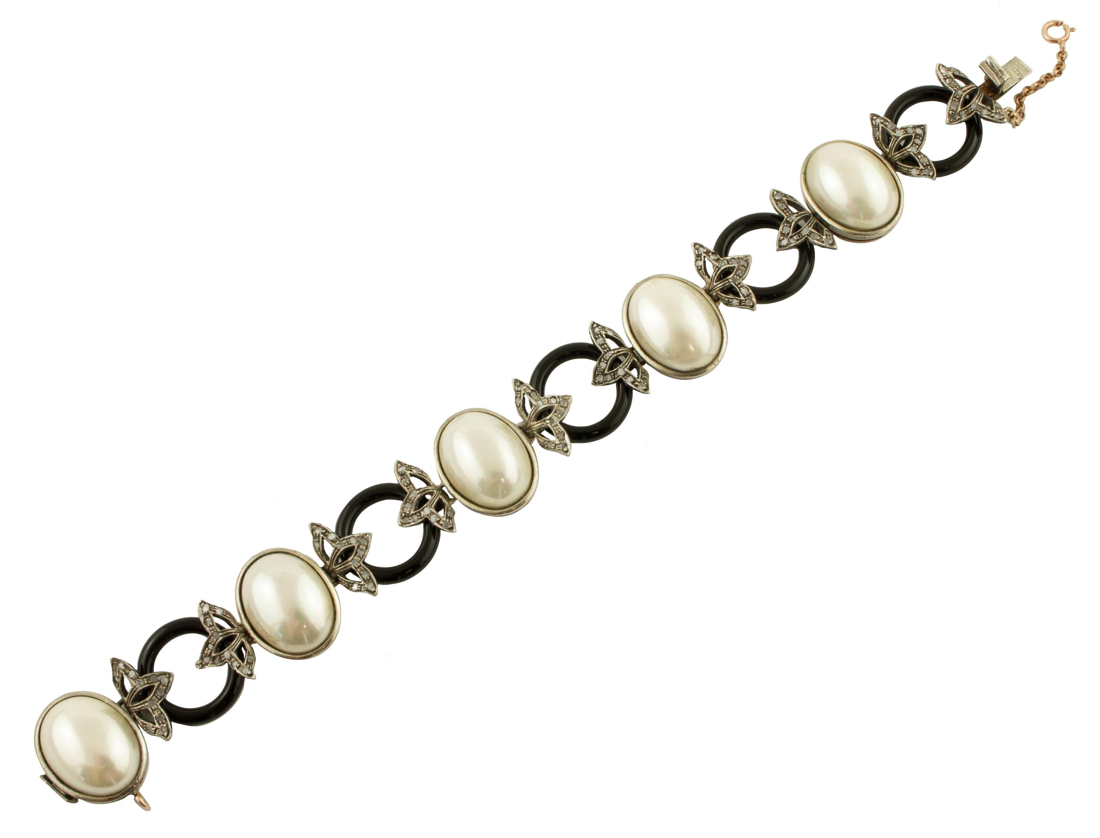 Gliederarmband aus 9 Karat Roségold und Silber mit Diamanten, Onyxringen, weißen Perlen und Silber (Rosenschliff) im Angebot