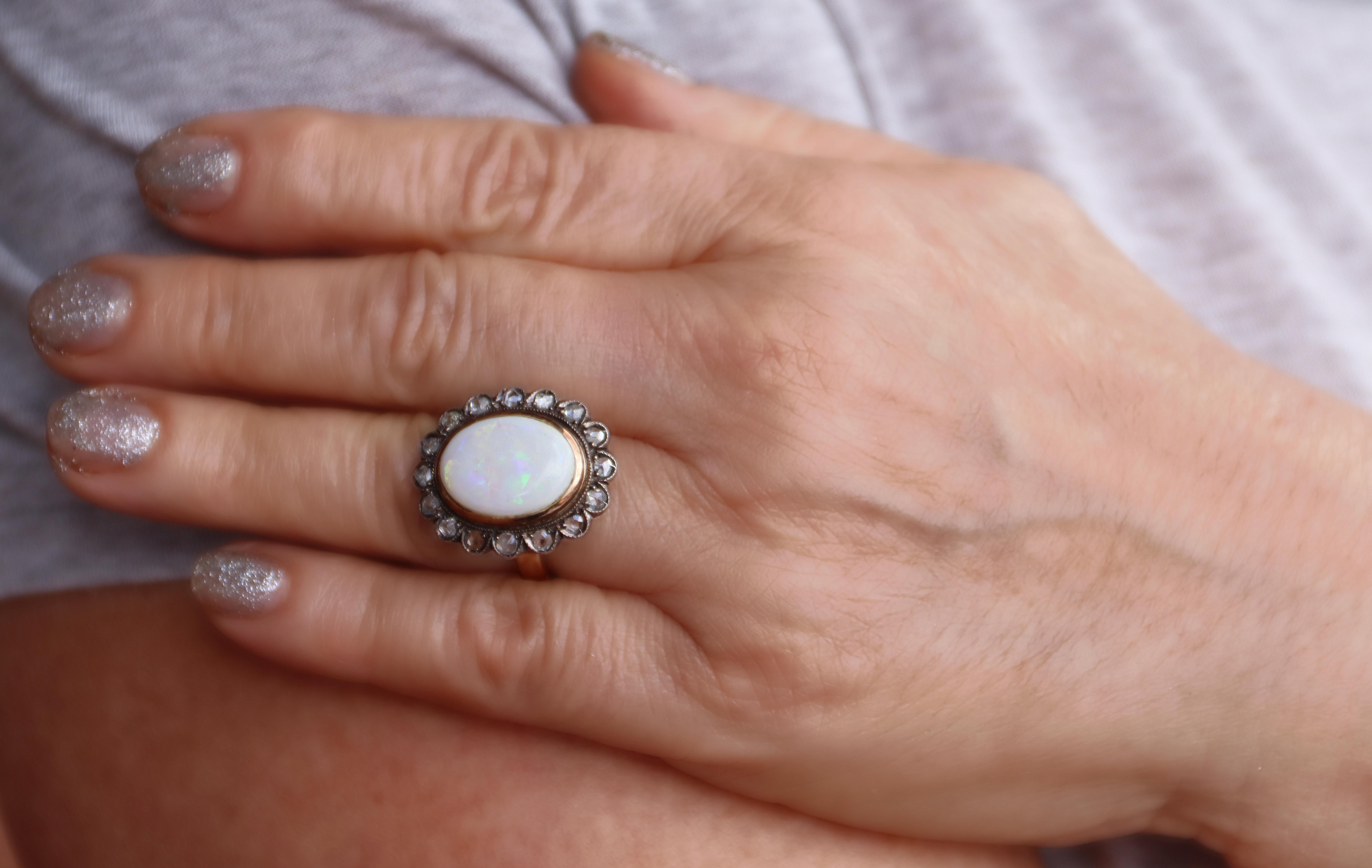Bague cocktail en or jaune 14 carats avec diamants et opale en vente 4