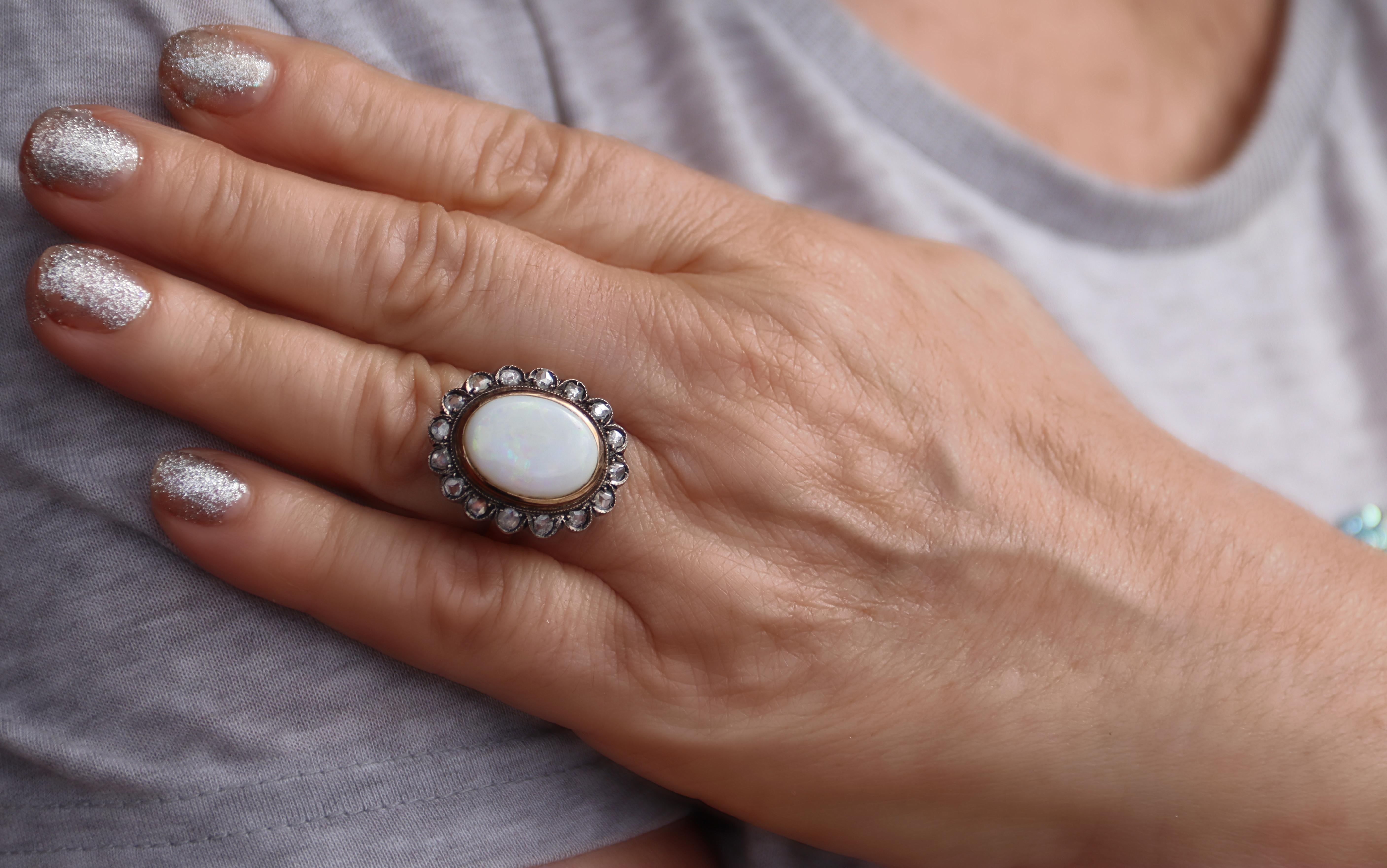 Bague cocktail en or jaune 14 carats avec diamants et opale en vente 1