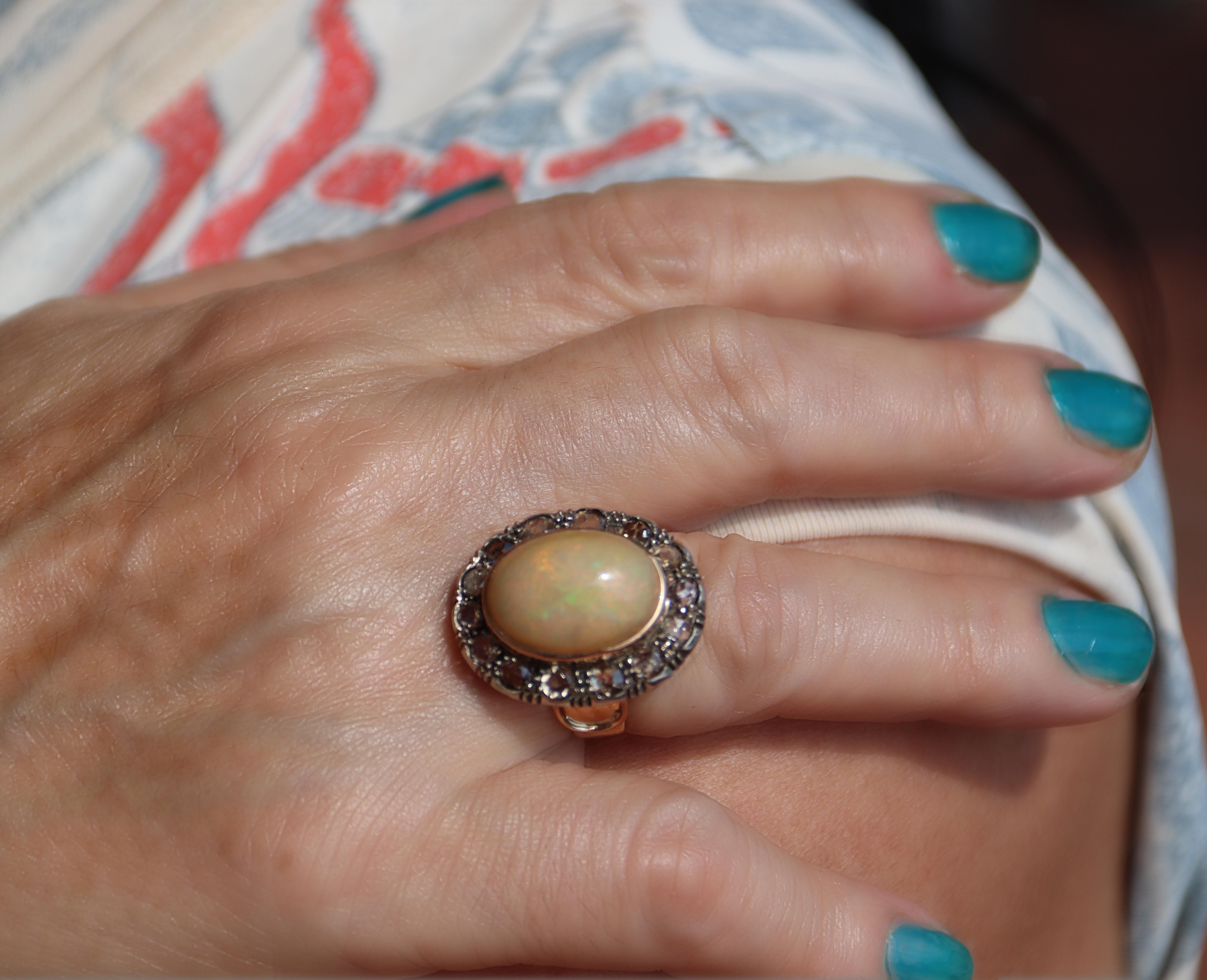 Bague cocktail en or jaune 14 carats avec diamants et opale en vente 2