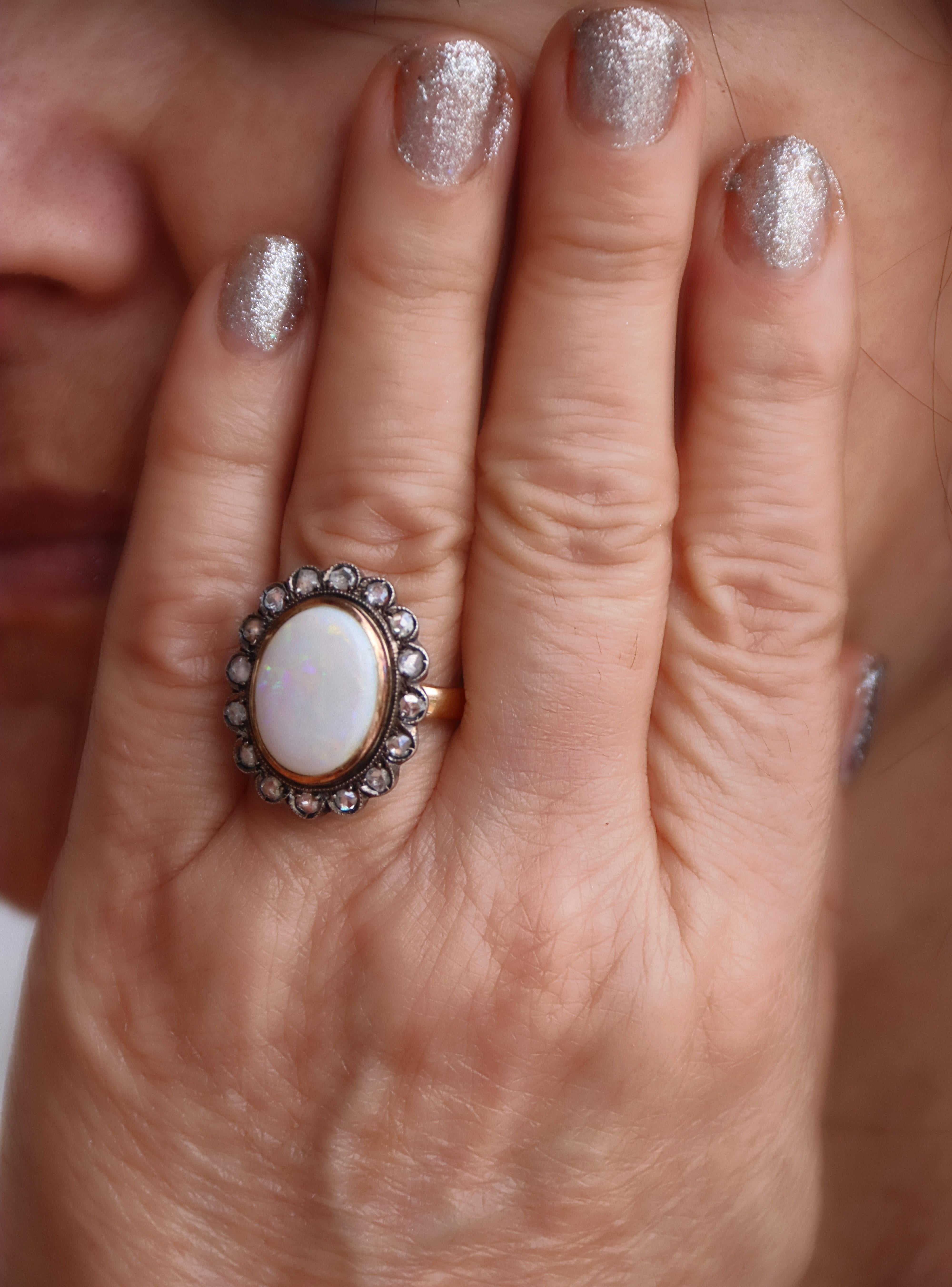 Bague cocktail en or jaune 14 carats avec diamants et opale en vente 2
