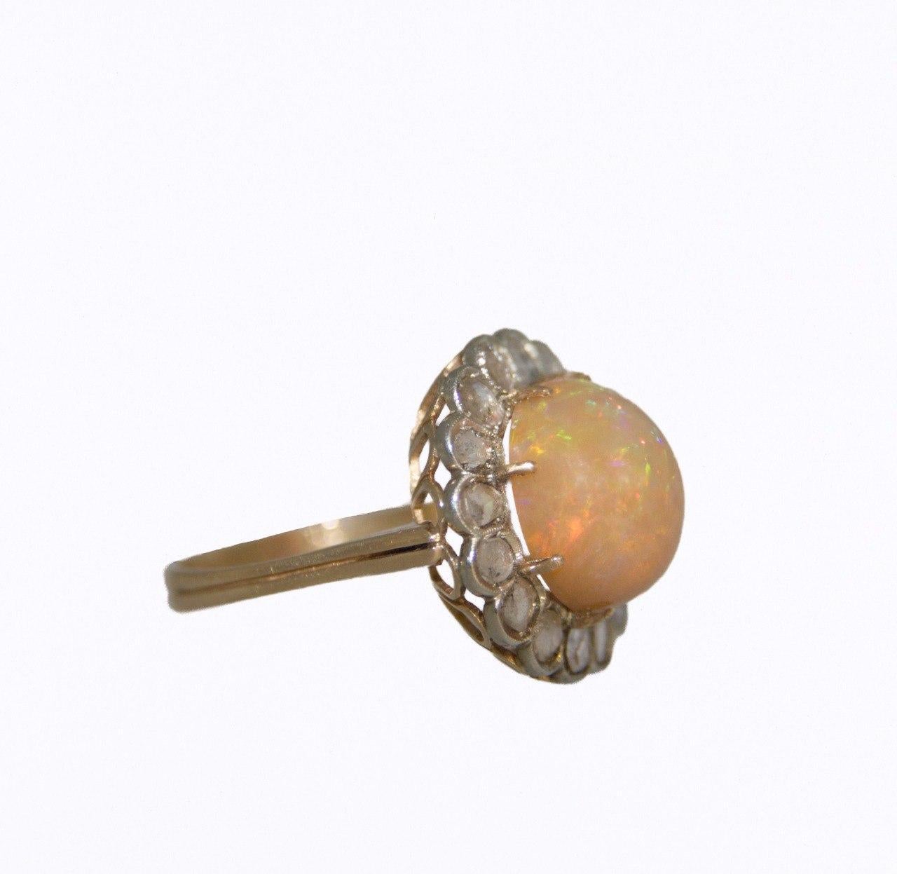 Cocktailring aus 18 Karat Gelbgold mit Diamanten und Opal (Künstler*in) im Angebot