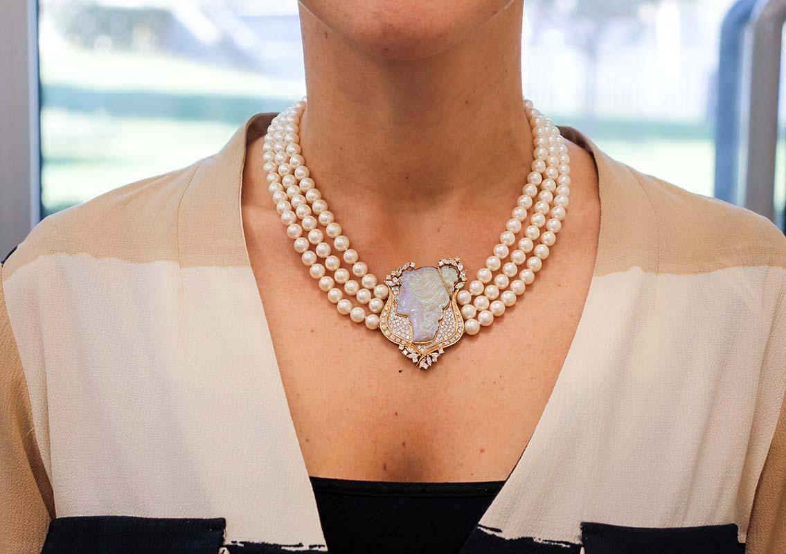Diamanten, Opale, Akoya-Perlen, 18 Karat Gold, mehrreihige Perlenkette im Zustand „Hervorragend“ in Marcianise, Marcianise (CE)