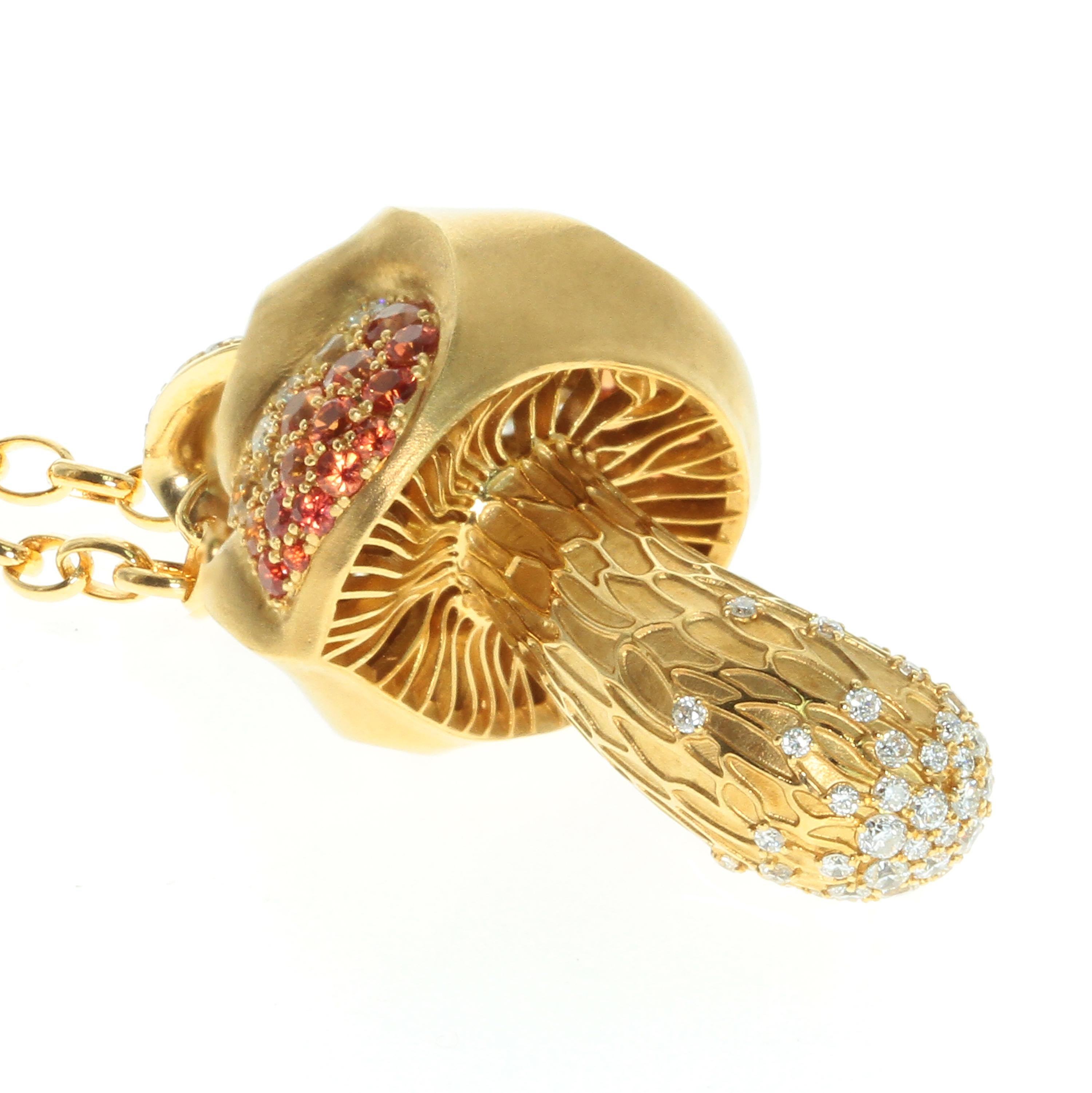 Contemporain Pendentif champignon en or jaune 18 carats avec diamants et saphirs orange et jaune en vente