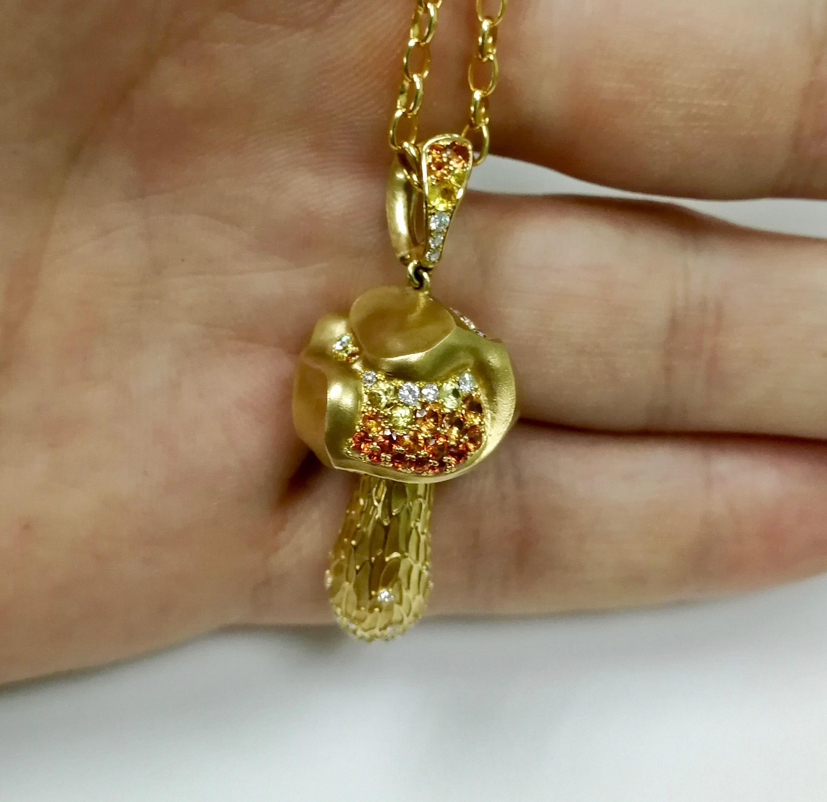 Pendentif champignon en or jaune 18 carats avec diamants et saphirs orange et jaune en vente 2