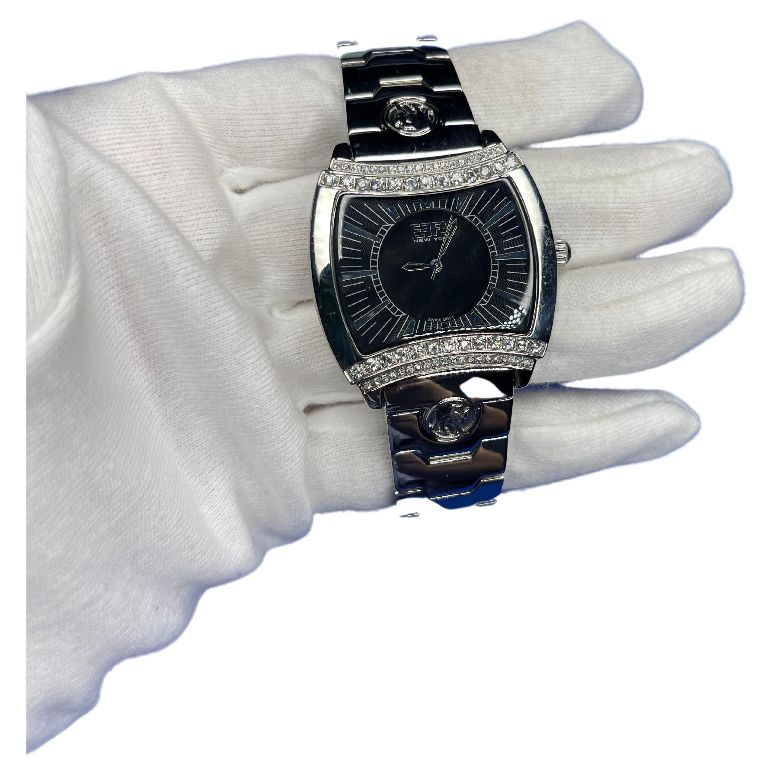 Orologio con bracciale al quarzo svizzero di lusso con quadrante tempestato di diamanti in vendita