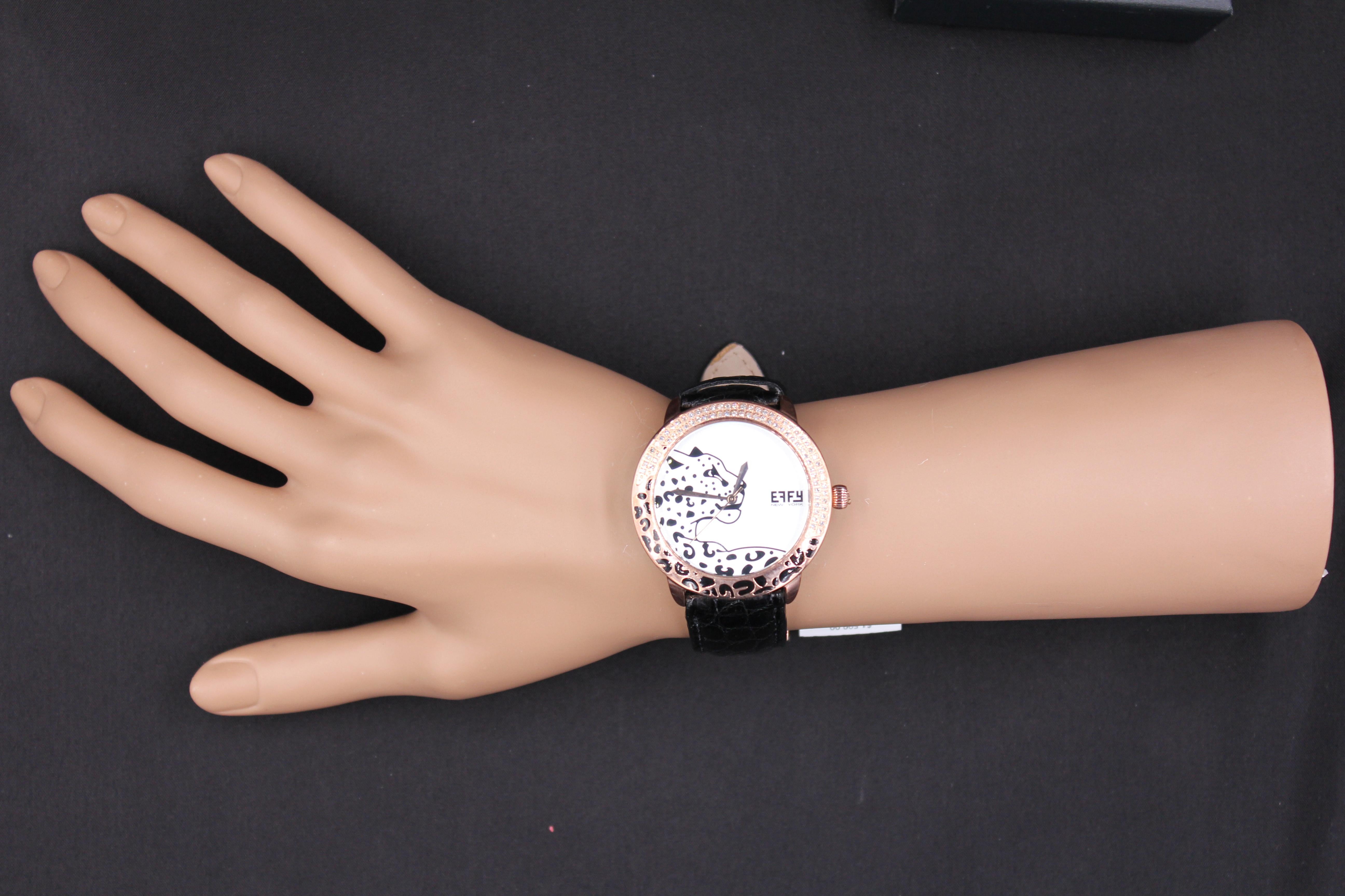 Luxus Schweizer Quarz Exotische Lederbanduhr mit Diamanten Pave Zifferblatt Damen