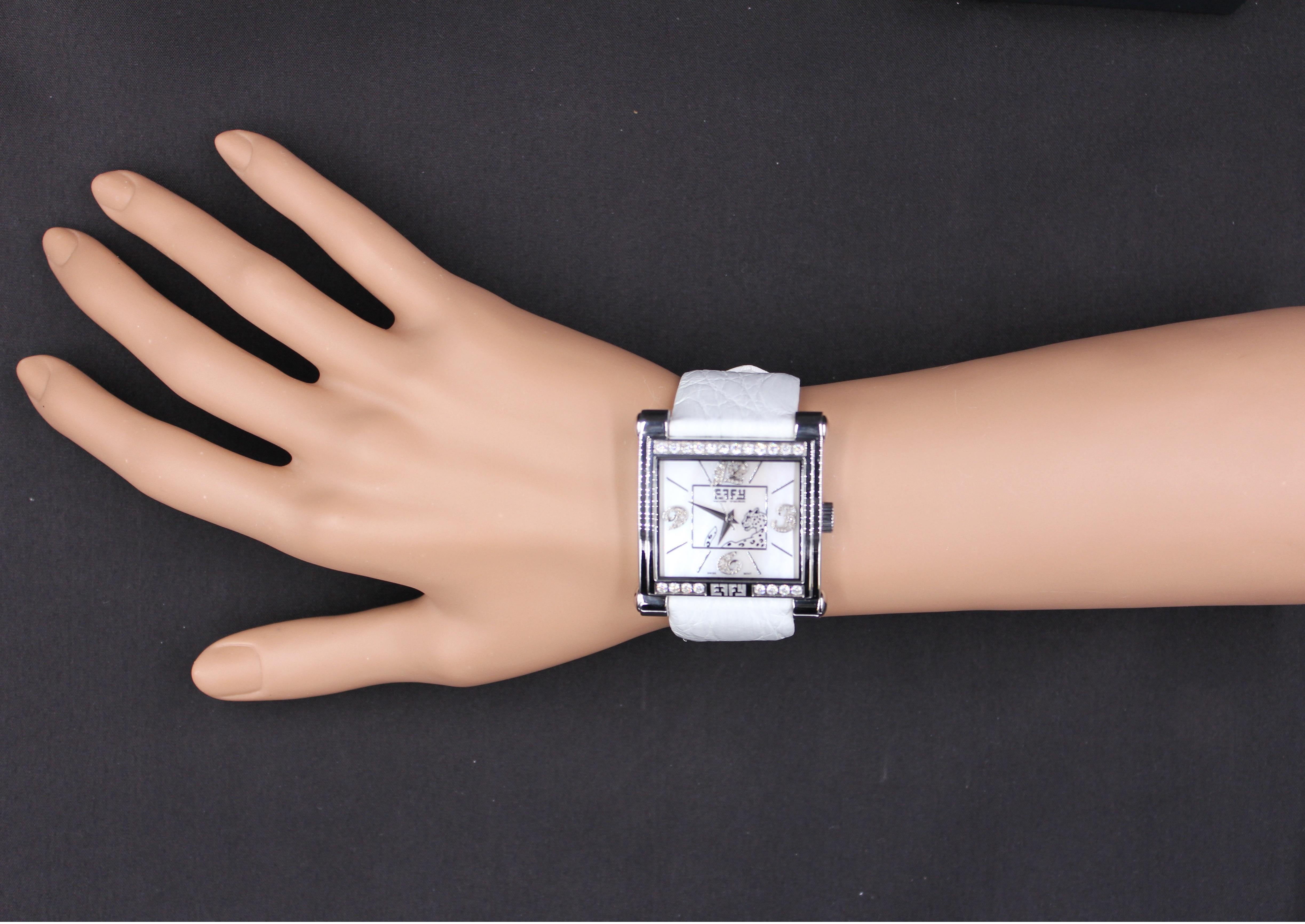 Exotische Schweizer Quarz-Uhr mit Diamanten und Pavé-Zifferblatt 0,77 Tcw im Zustand „Neu“ im Angebot in Oakton, VA
