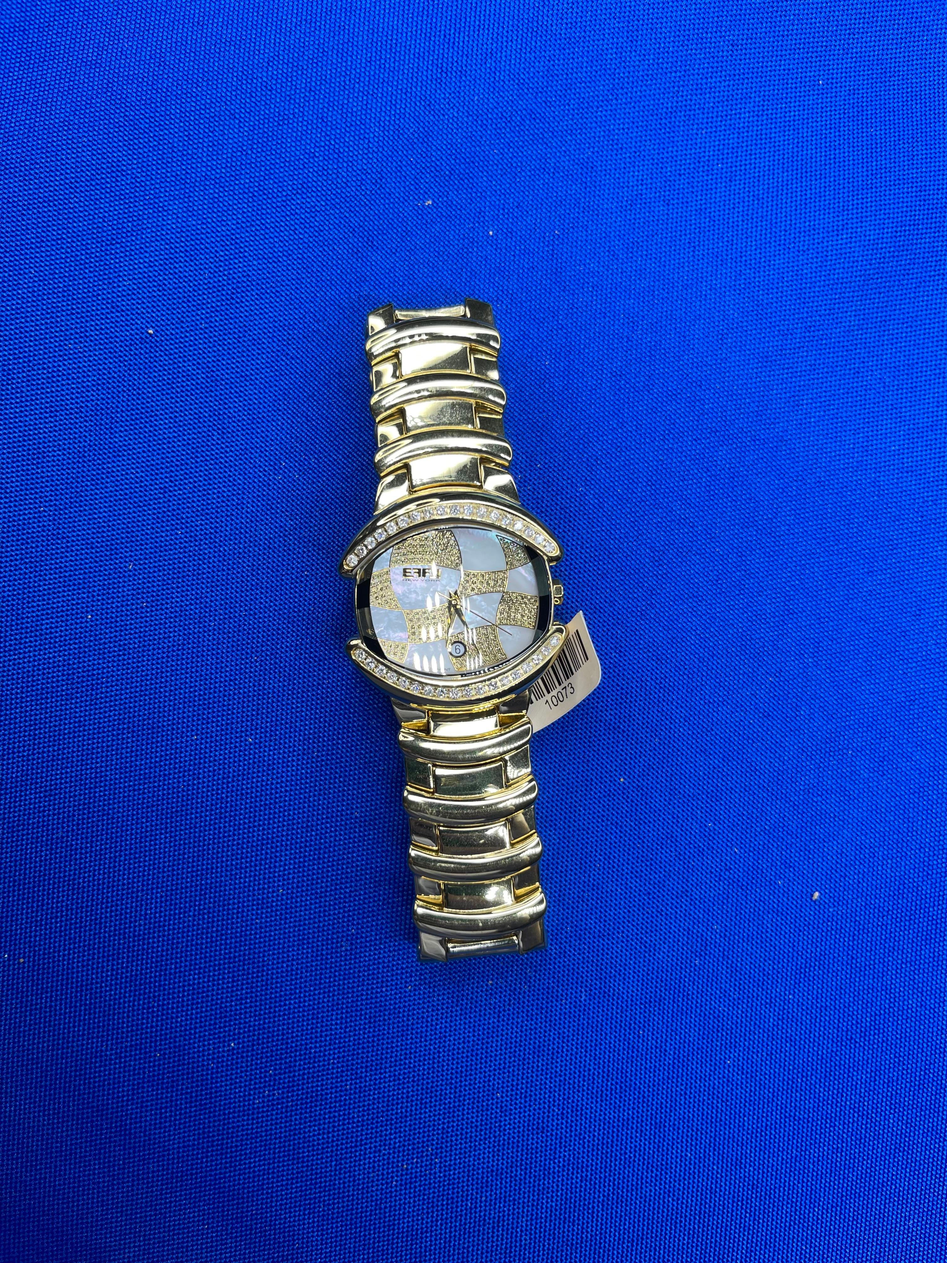 Diamanten Pave Zifferblatt Luxus Schweizer Quarz Exotische Uhr im Zustand „Neu“ im Angebot in Oakton, VA