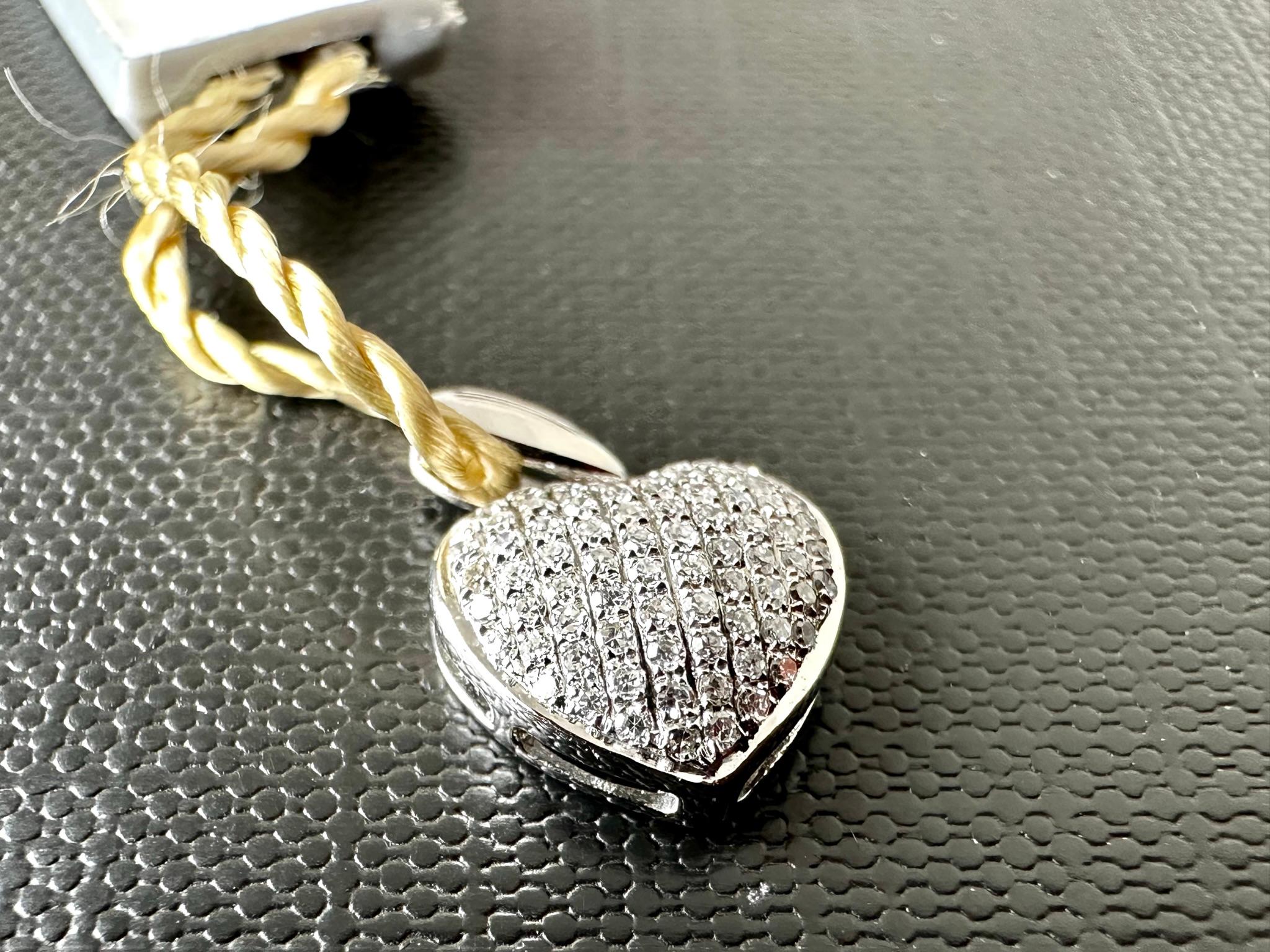 Diamonds Pavé Heart Pendant White Gold In Good Condition For Sale In Esch-Sur-Alzette, LU