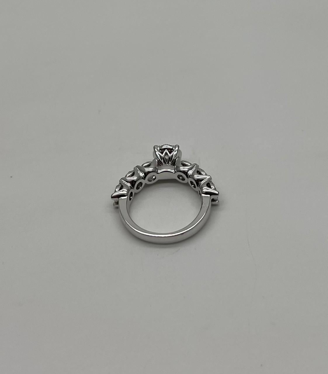 Diamants Pave Set Cluster Halo Set 14K White Gold Statement Ring Neuf - En vente à Oakton, VA