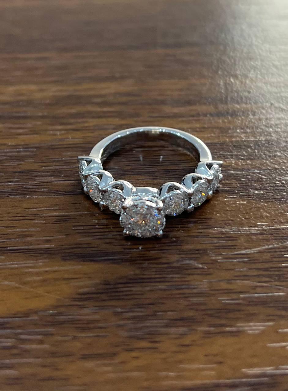 Diamants Pave Set Cluster Halo Set 14K White Gold Statement Ring Pour femmes en vente