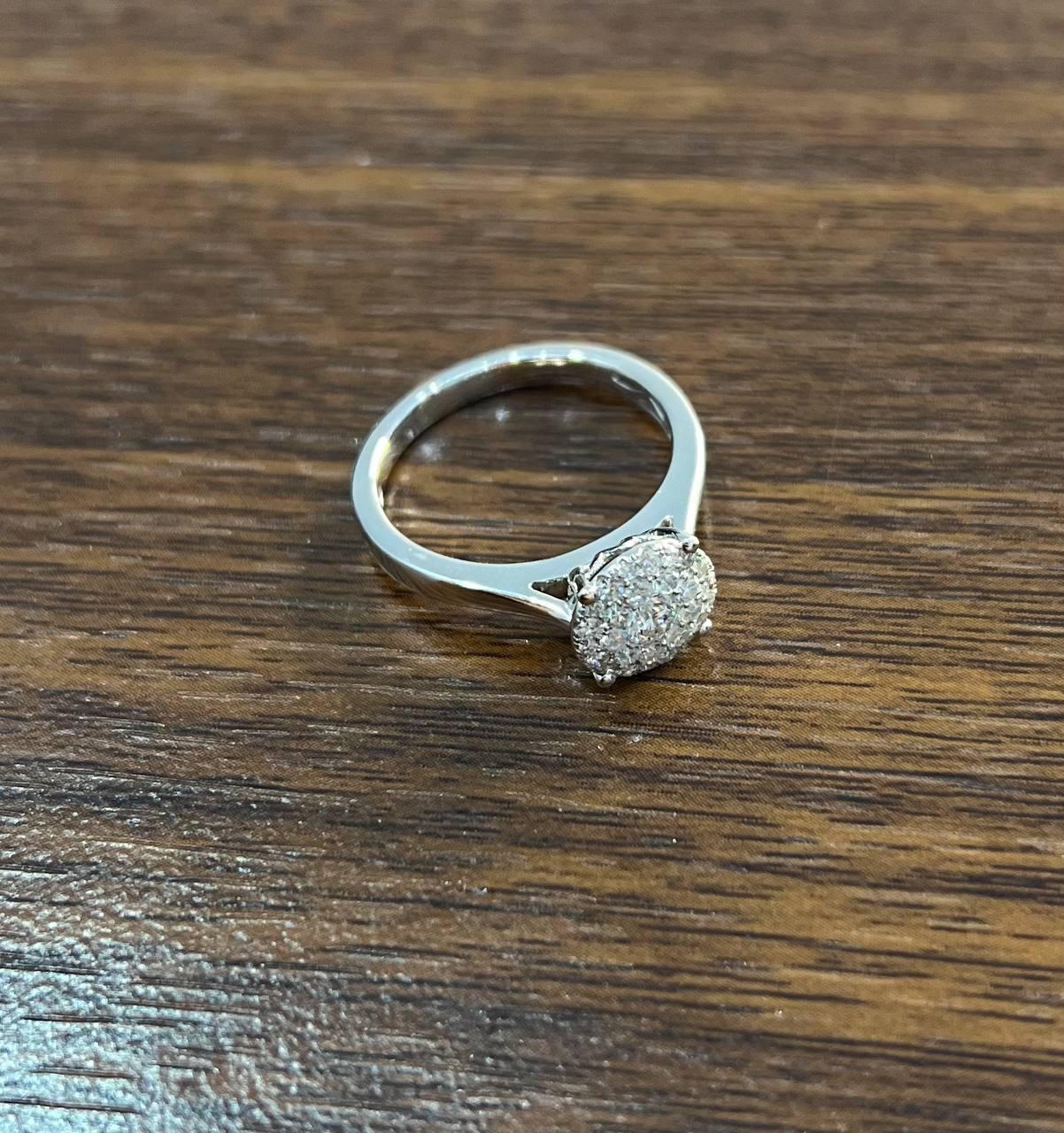 Diamants Pave Set Cluster Halo Set 14K White Gold Statement Ring en vente 1