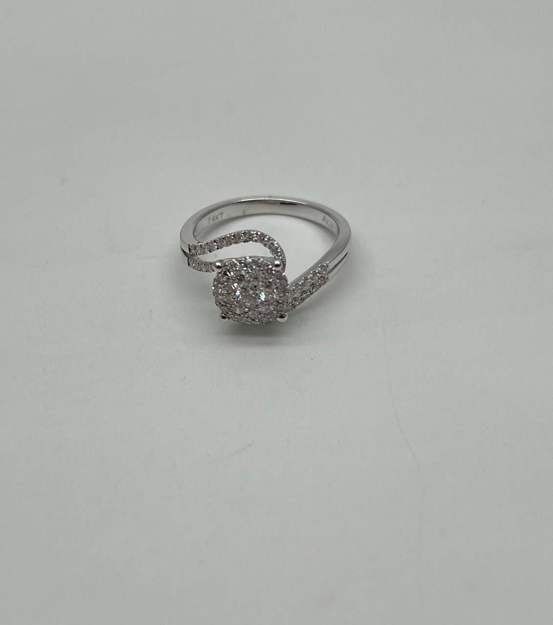 Diamanten Pave Set Runder Cluster Halo 14K Weißgold Statement Bypass Spiral Ring mit Diamanten (Rundschliff) im Angebot