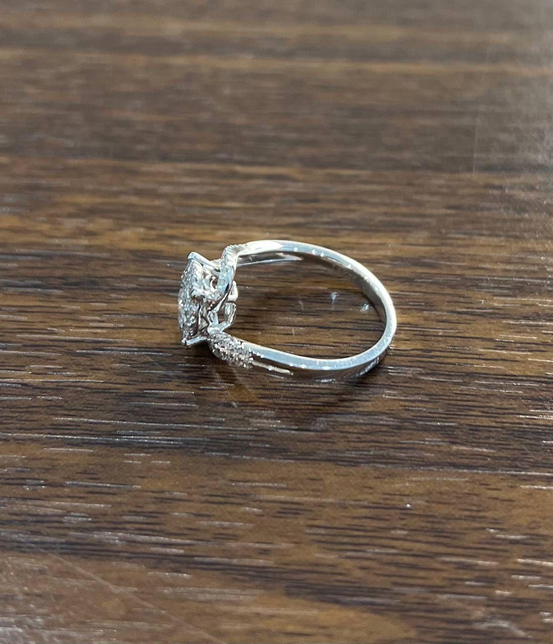 Diamanten Pave Set Runder Cluster Halo 14K Weißgold Statement Bypass Spiral Ring mit Diamanten im Angebot 1