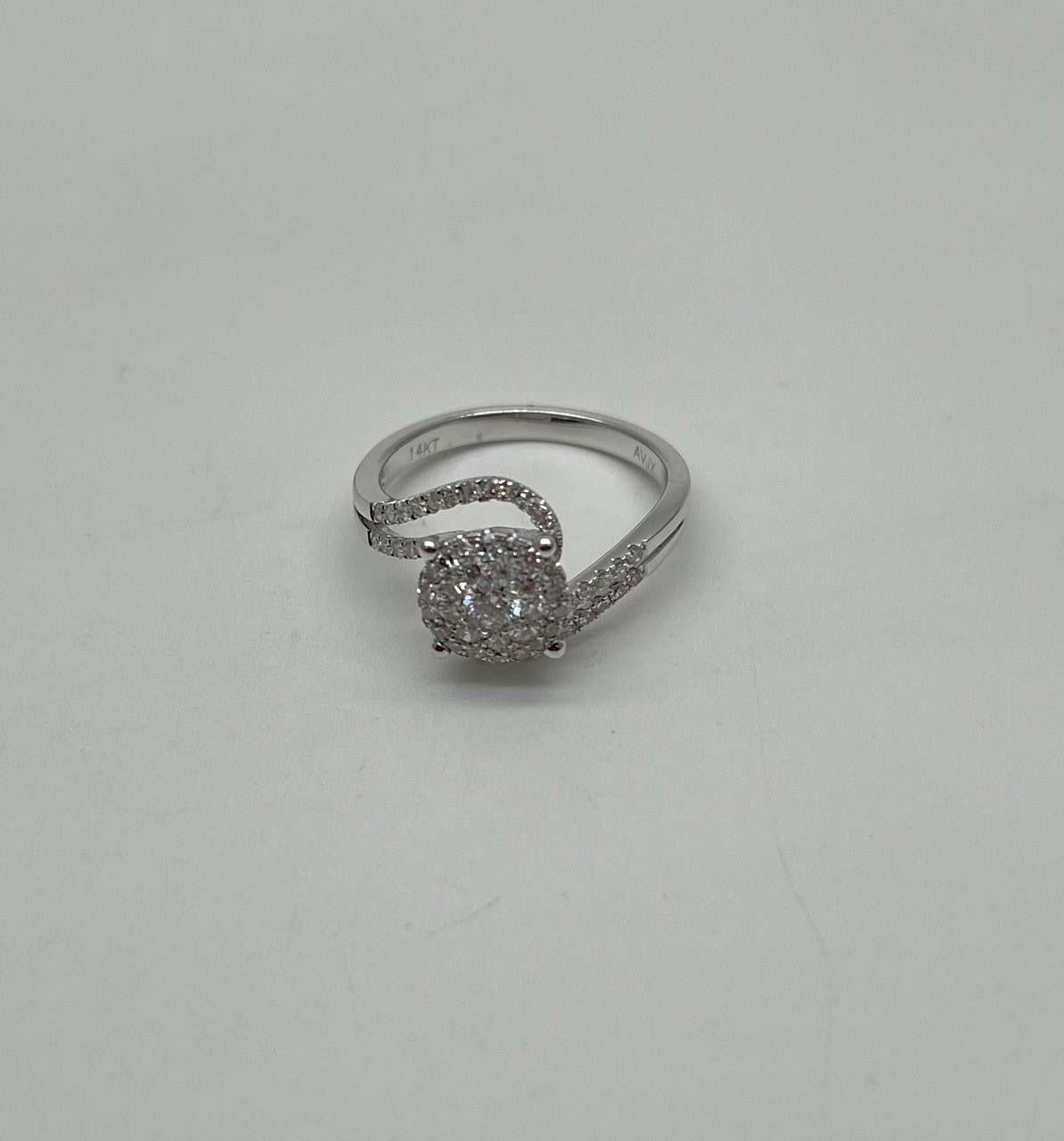 Diamanten Pave Set Runder Cluster Halo 14K Weißgold Statement Bypass Spiral Ring mit Diamanten im Angebot 2