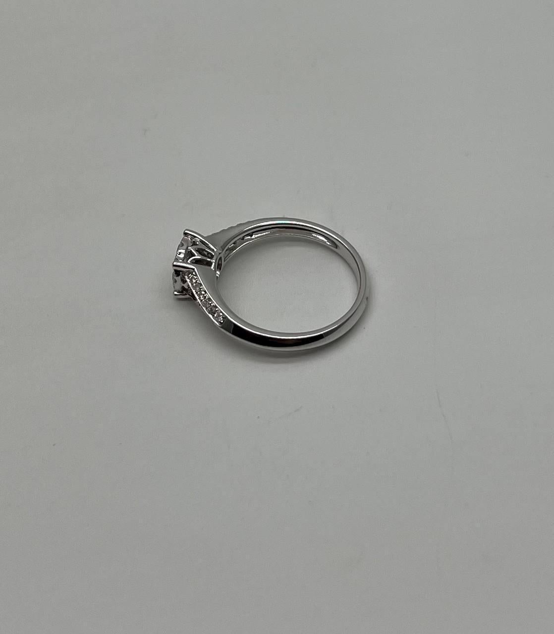 Diamanti Pave Set Round Cluster Halo Set 14K White Gold Statement Split Ring In condizioni Nuovo in vendita a Oakton, VA