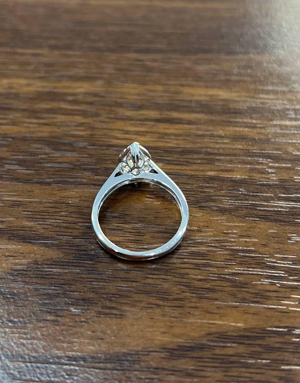 Anello con diamanti a goccia con incastonatura a grappolo e aureola in oro bianco 14K in vendita 4