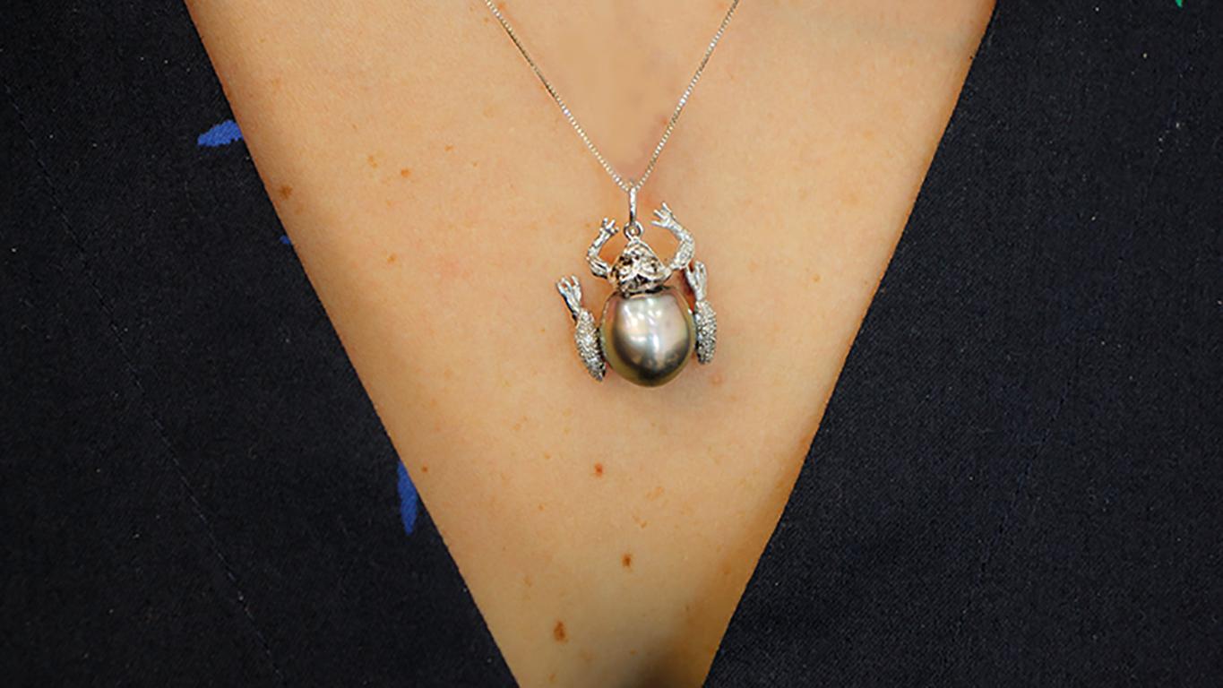 Diamonds, Pearl, 14 Karat White Gold Pendant In Good Condition For Sale In Marcianise, Marcianise (CE)