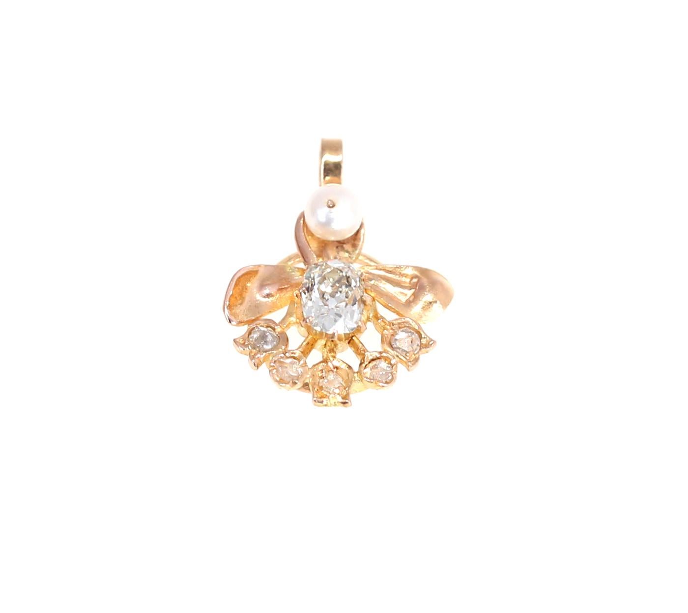 Delicate pendant with a 0.35 Old cut Diamond centre stone and a white Pearl above it. Cast in a Pink Gold.
With a certain degree of imagination, it can represent a small angel, where the Pearl is a head. Sold without a chain.
Really delicate and