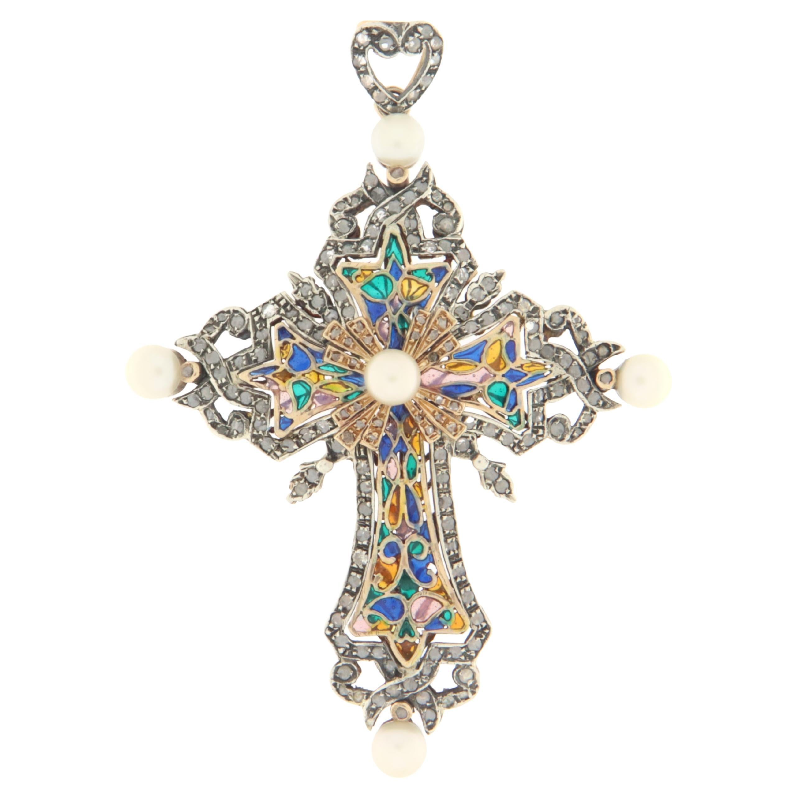 Halskette mit Kreuzanhänger aus 14 Karat Gelbgold mit Diamanten, Perlen und Silber im Angebot