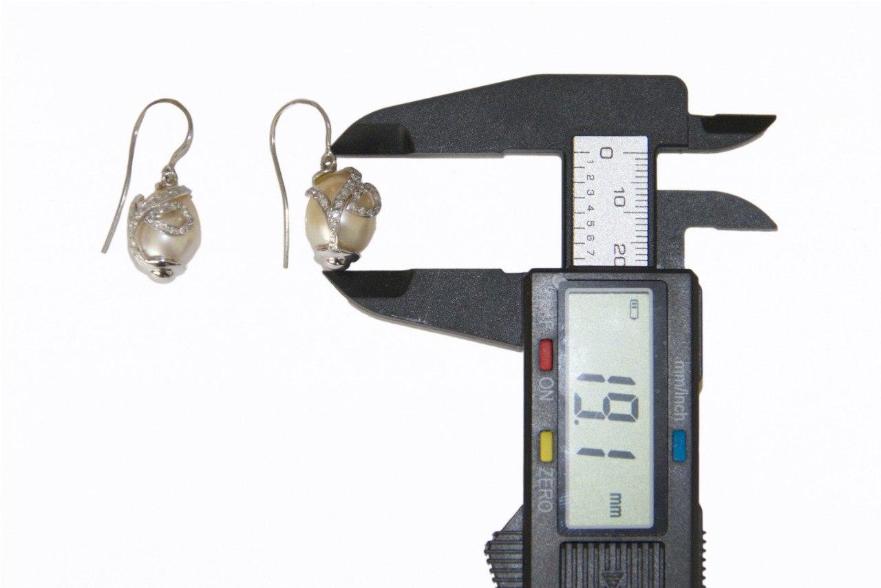 Exuding elegance and sophistication, this 18K white gold earring is a timeless piece of fine jewelry that captures the essence of luxury. At its heart is a luminous South Sea pearl, weighing approximately 15.8 carats each, with its rich luster and