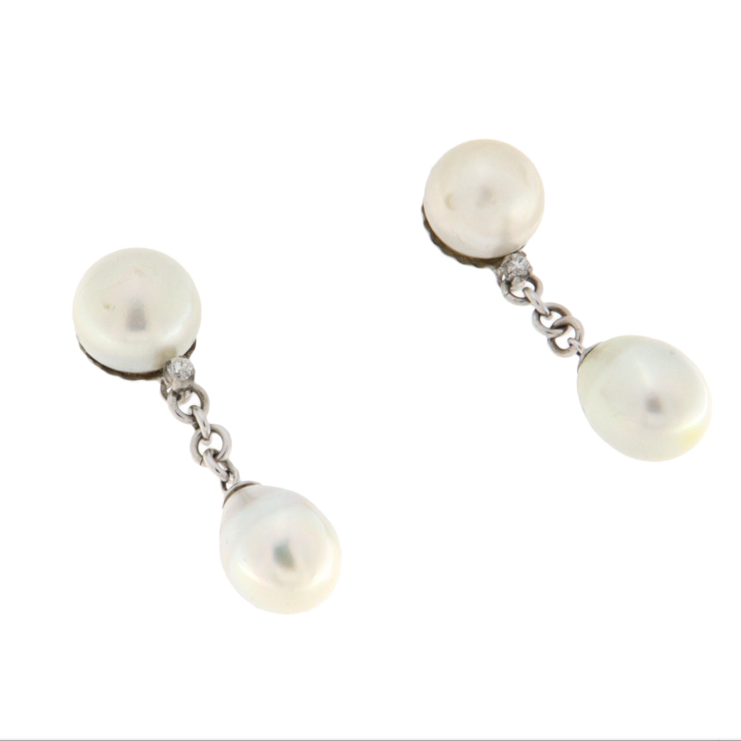 Timeless elegance and refined craftsmanship come together in these exquisite earrings crafted from 18-karat white gold, adorned with hand-set diamonds and magnificent Australian pearls. Every detail is carefully designed to highlight the natural