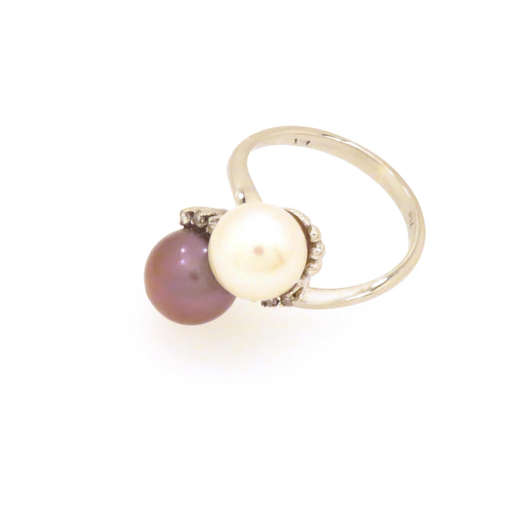 Brilliant Cut Diamonds Pearls 18 Karat White Gold Vintage Ring Handcrafted in Italy For Sale