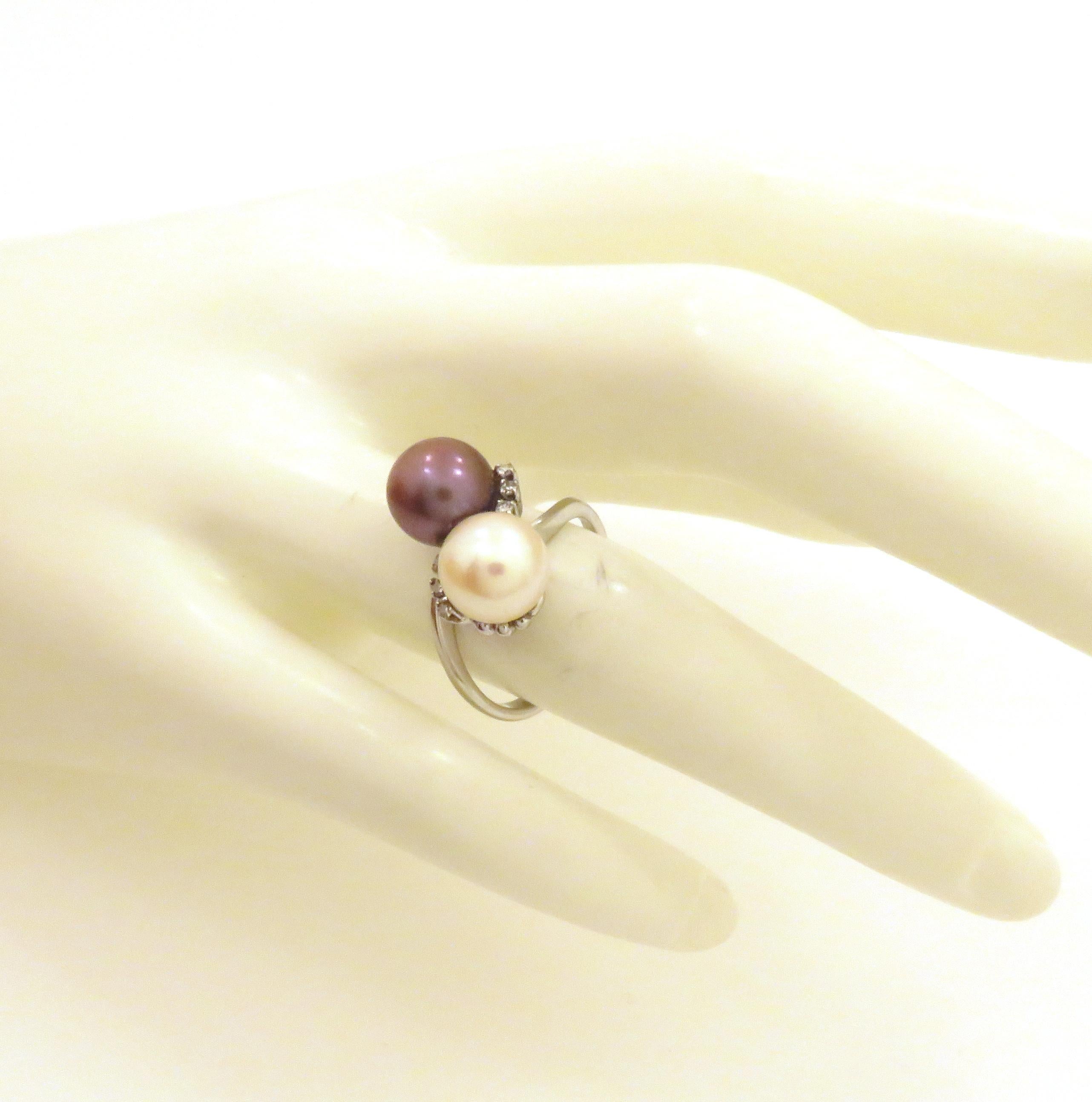Diamonds Pearls 18 Karat White Gold Vintage Ring Handcrafted in Italy In Excellent Condition For Sale In Milano, IT