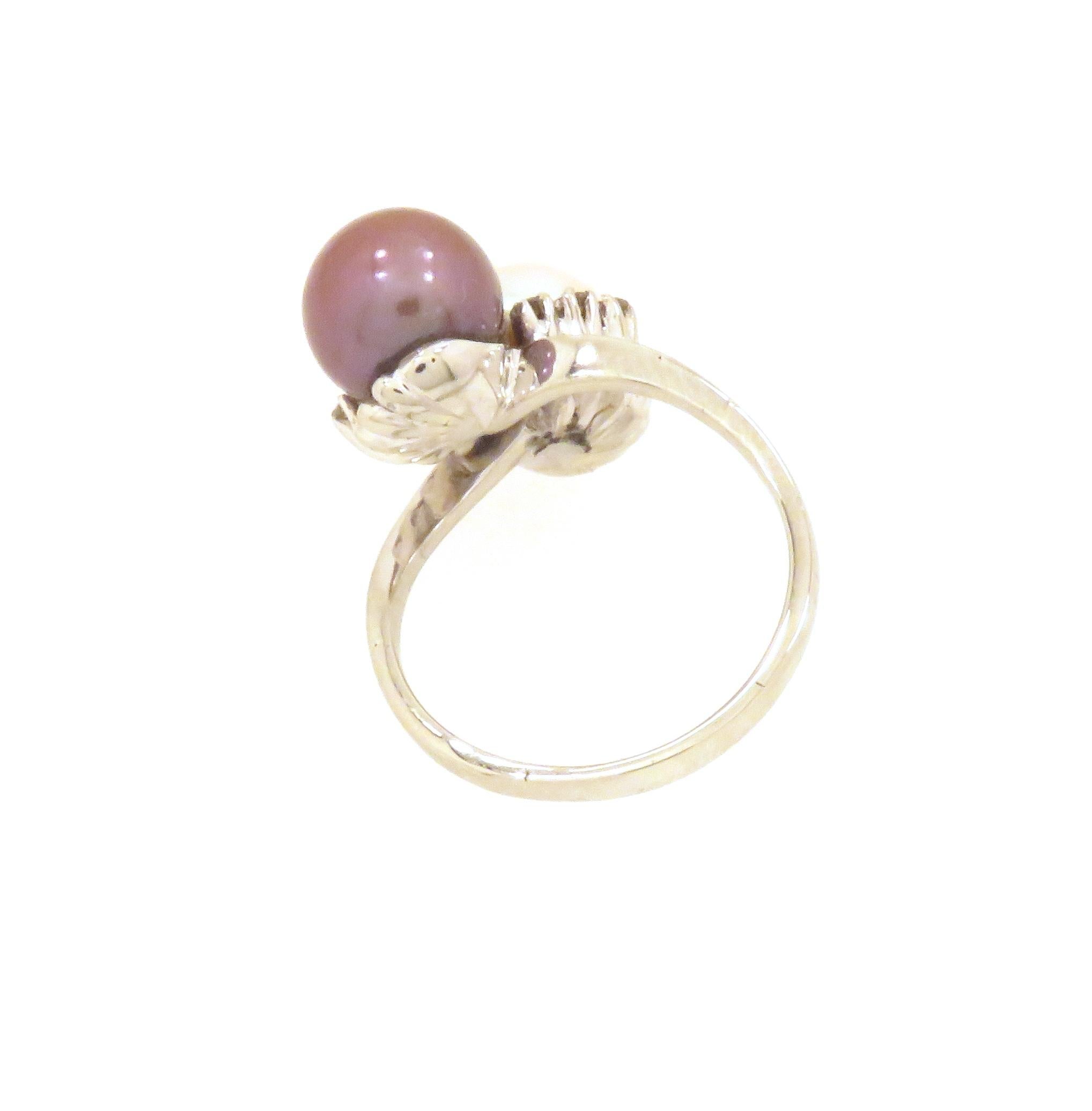 Diamonds Pearls 18 Karat White Gold Vintage Ring Handcrafted in Italy For Sale 1