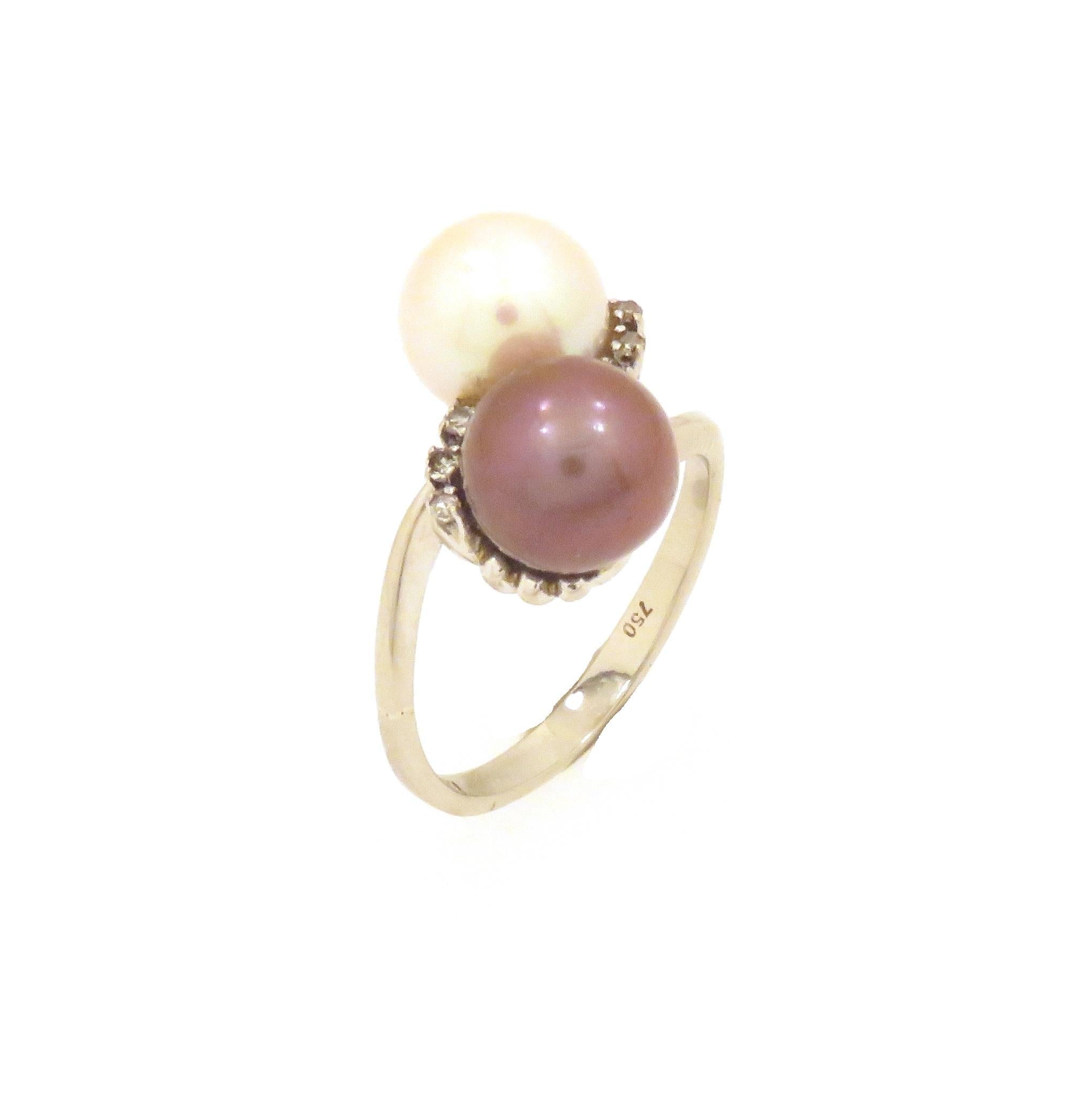 Diamonds Pearls 18 Karat White Gold Vintage Ring Handcrafted in Italy For Sale 2