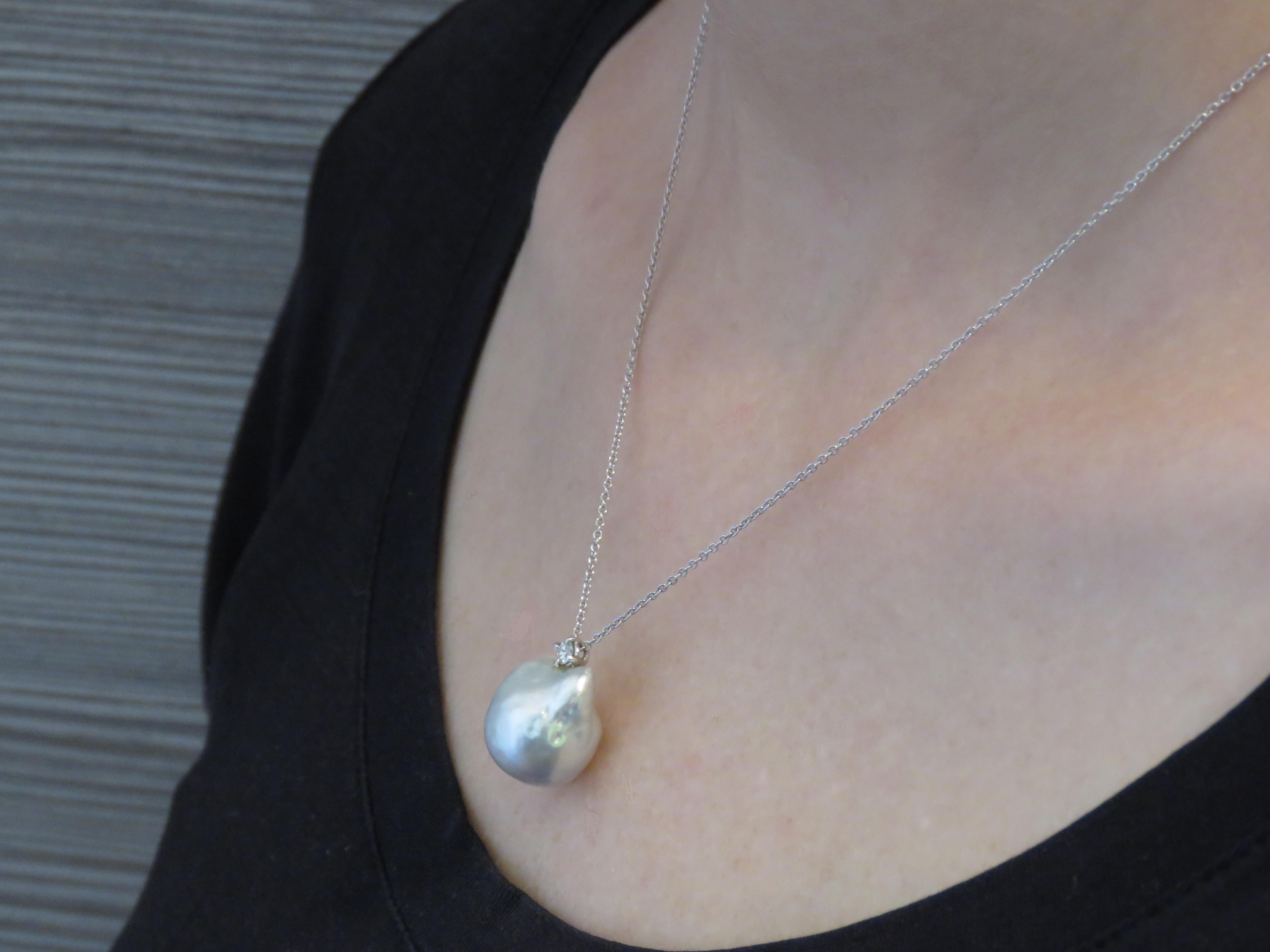 The round cut diamond 0.05 ctw and the Australian white pearl that characterize this white gold necklace are both natural. The size of the pearl is 16 x 13 millimeters / 0.629 x 0.511 inches. The total length of the necklace is 430 millimeters /