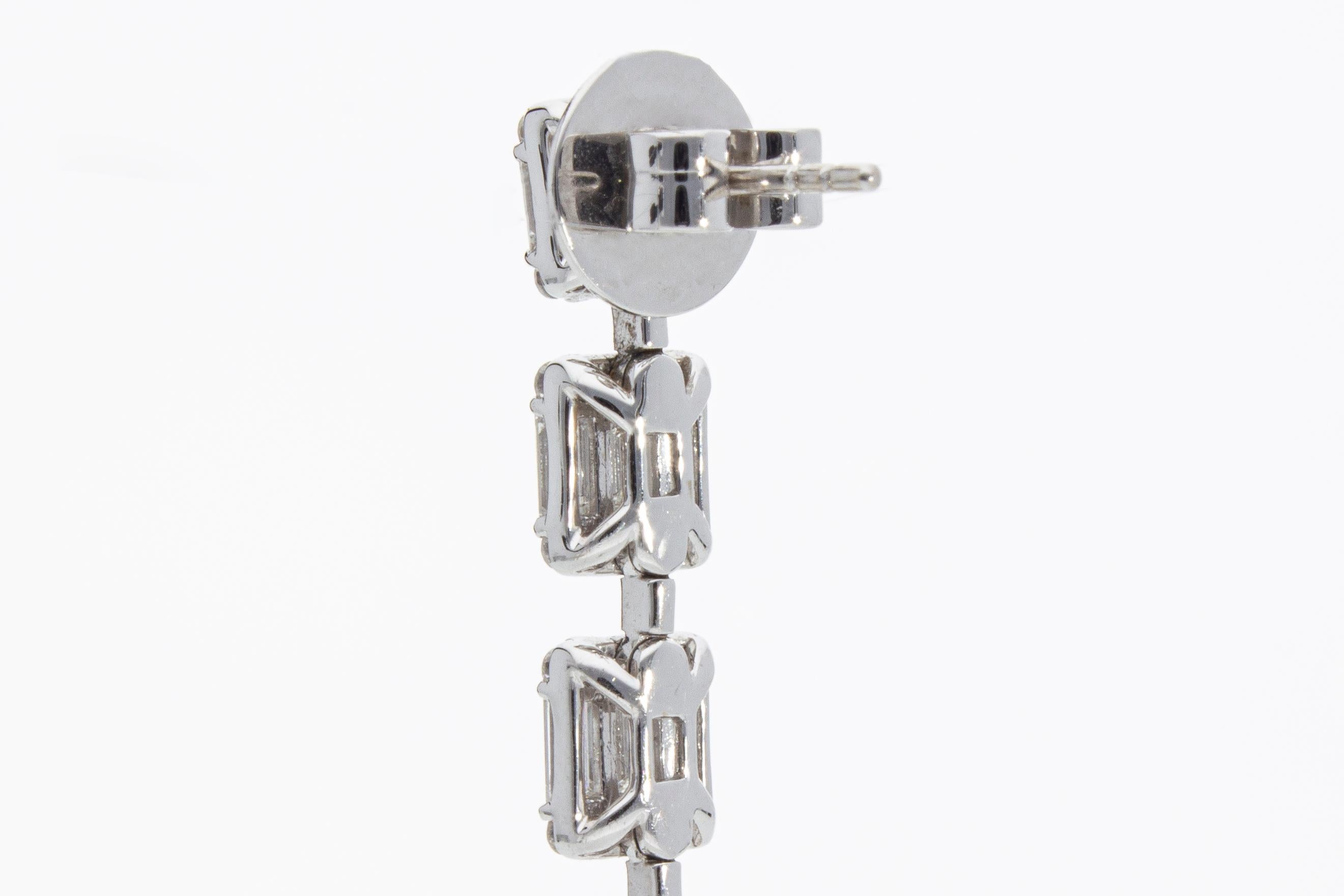 3.65 ct Drop Earrings of Diamonds, Diamond and Baguette Cut. 18 Kt White Gold For Sale 3