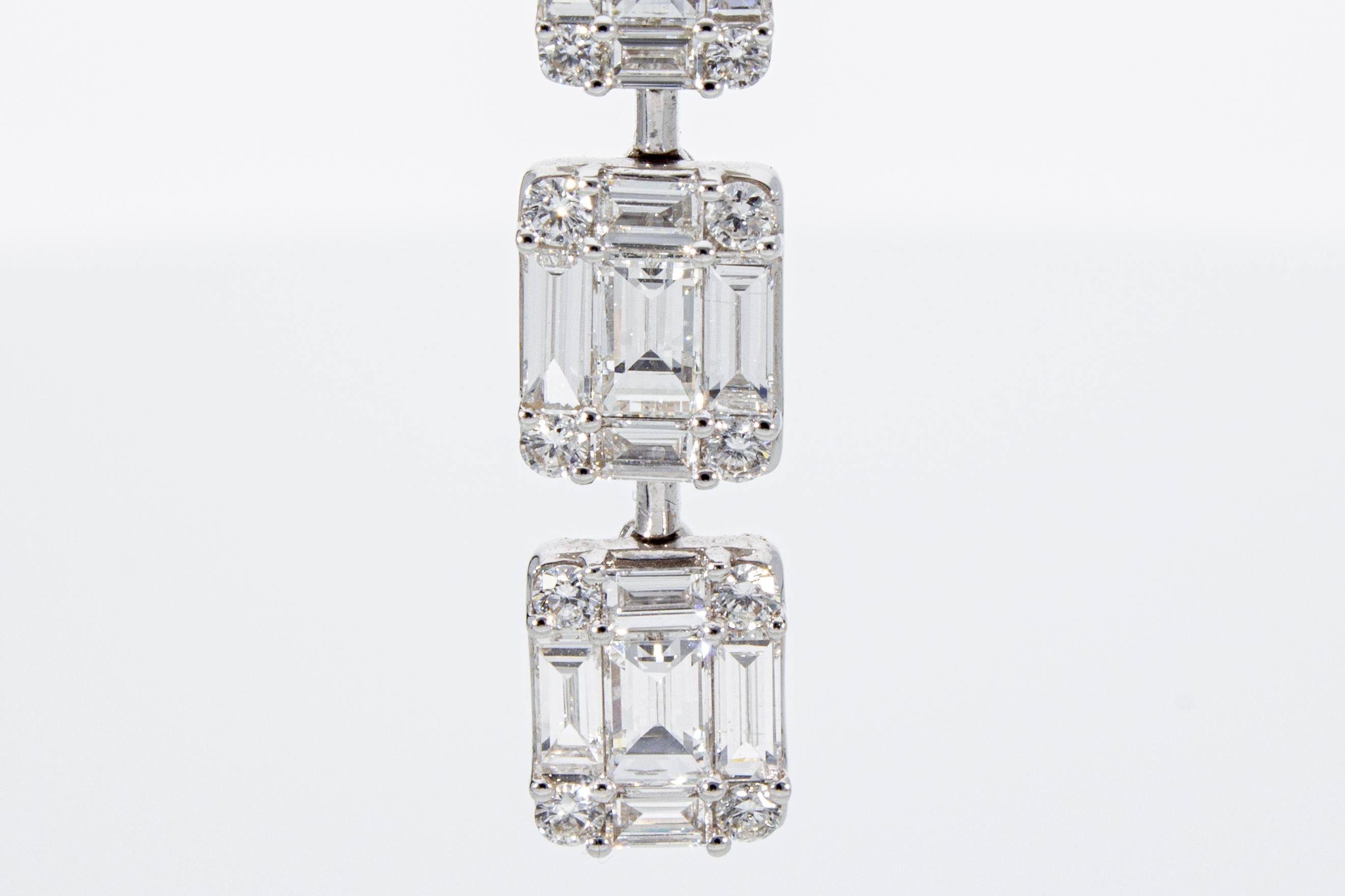 3.65 ct Drop Earrings of Diamonds, Diamond and Baguette Cut. 18 Kt White Gold For Sale 1